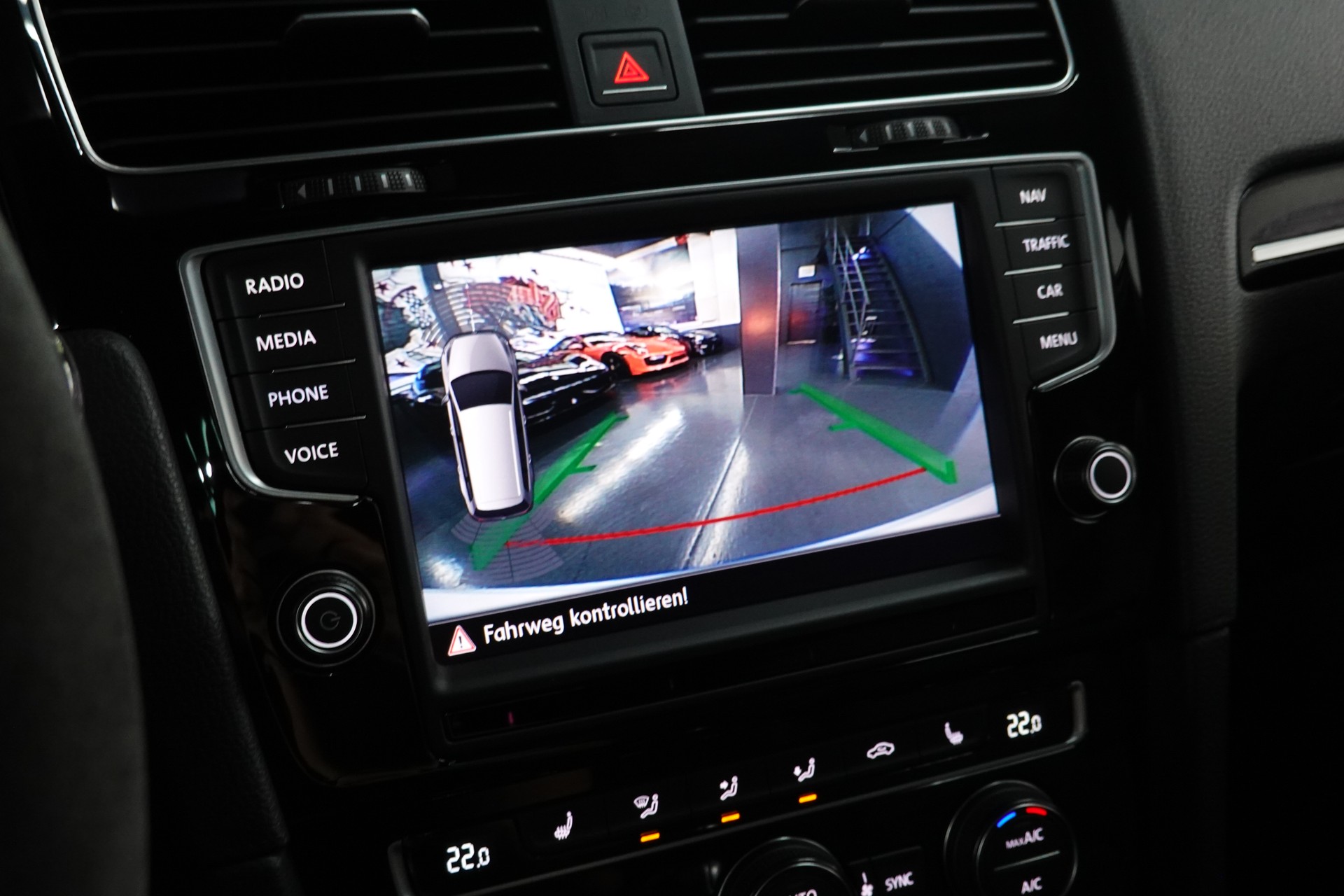 VW GOLF VARIANT 2.0 TSI R 4 Motion DSG CH-FZ ON TOP-image-23