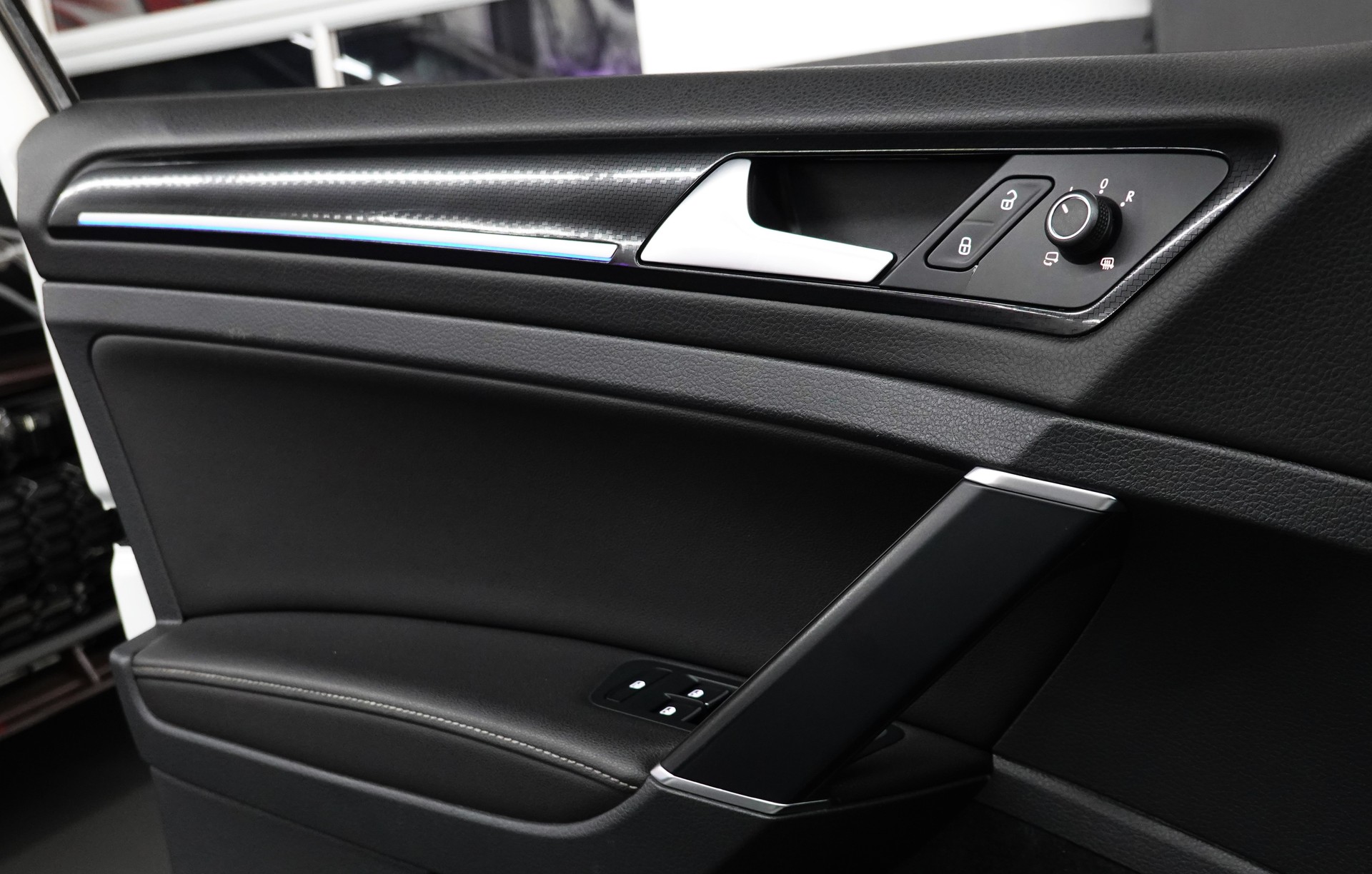 VW GOLF VARIANT 2.0 TSI R 4 Motion DSG CH-FZ ON TOP-image-25