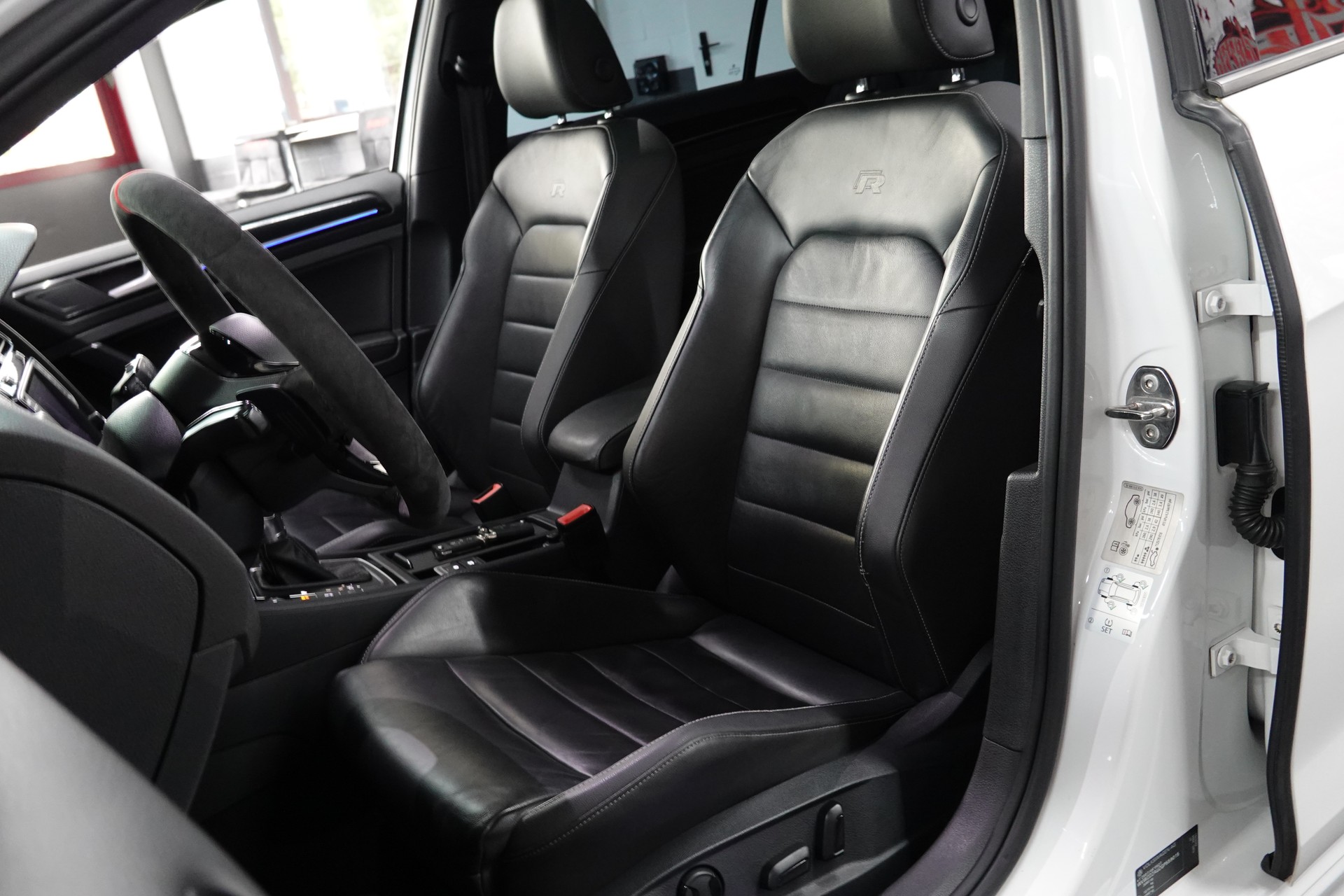 VW GOLF VARIANT 2.0 TSI R 4 Motion DSG CH-FZ ON TOP-image-27