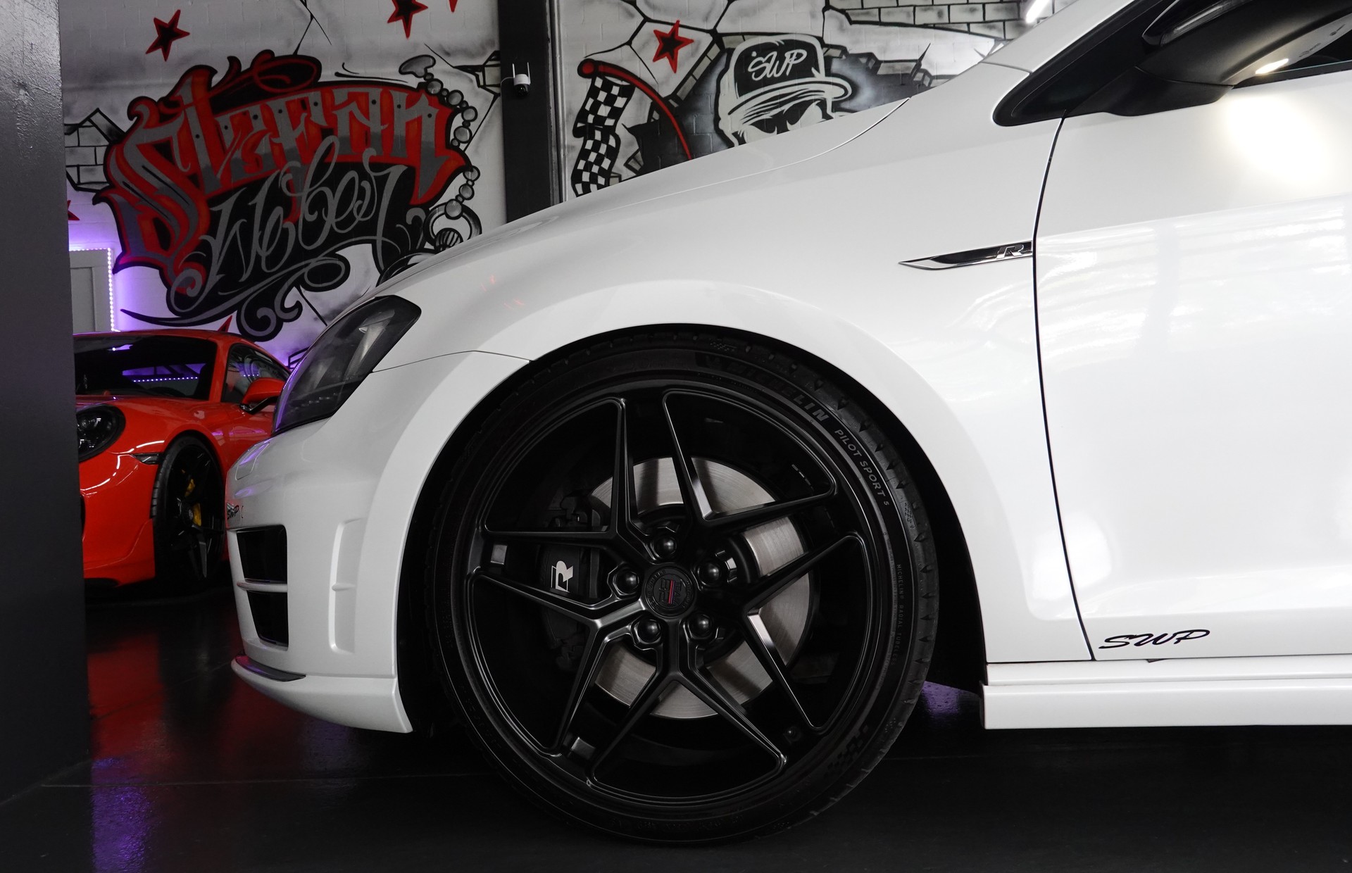 VW GOLF VARIANT 2.0 TSI R 4 Motion DSG CH-FZ ON TOP-image-7