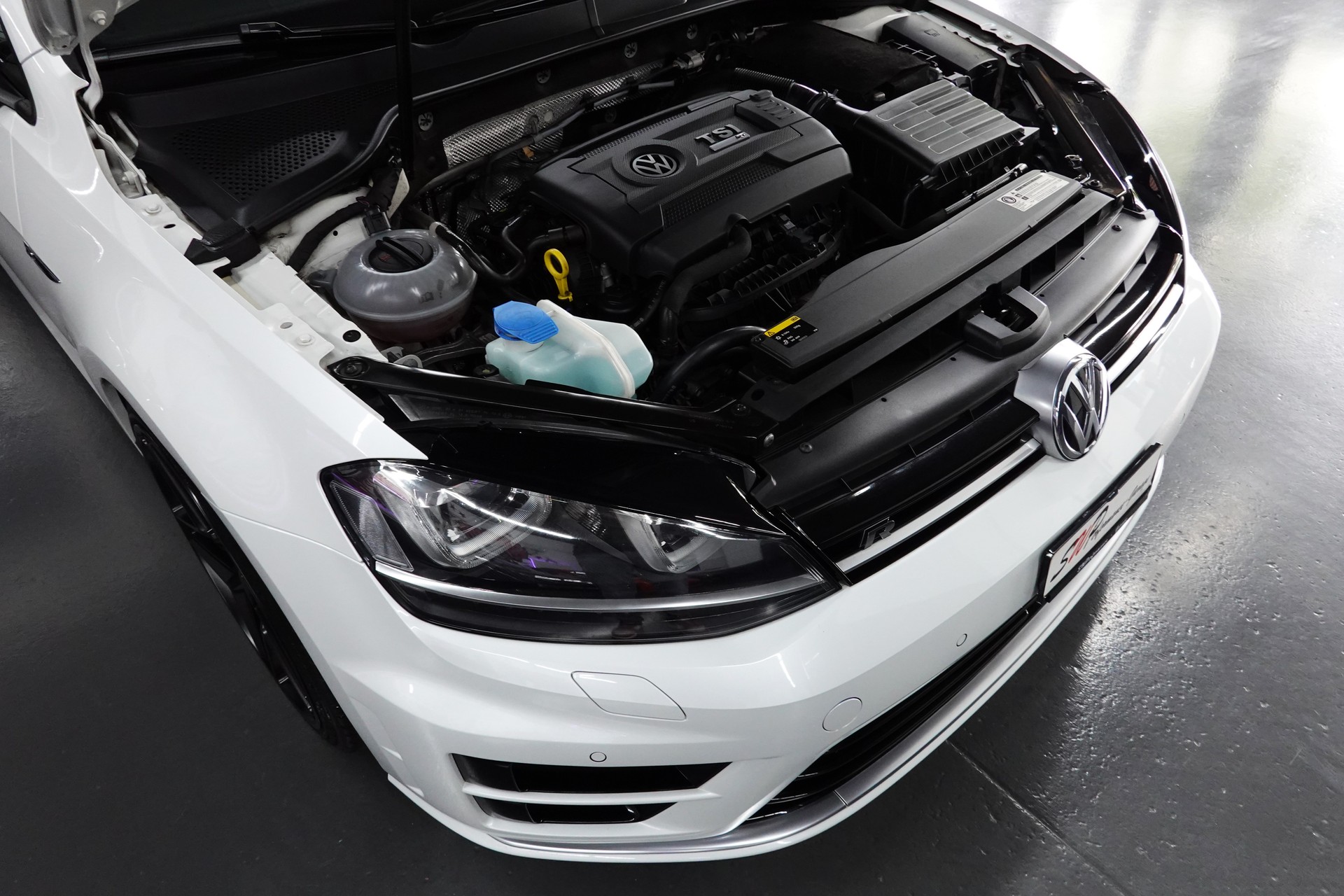 VW GOLF VARIANT 2.0 TSI R 4 Motion DSG CH-FZ ON TOP-image-5