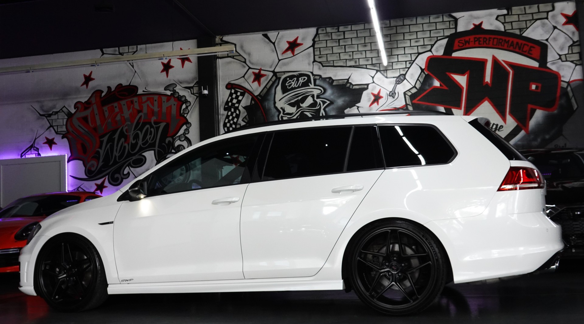 VW GOLF VARIANT 2.0 TSI R 4 Motion DSG CH-FZ ON TOP-image-8