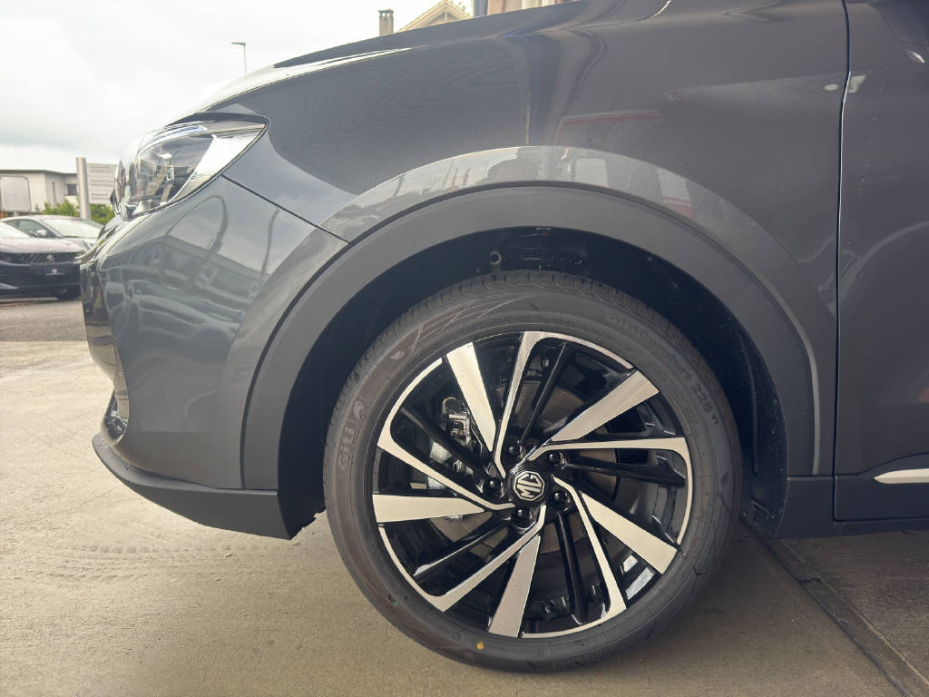 MG ZS 1.5 Hybrid+ Luxury-image-9