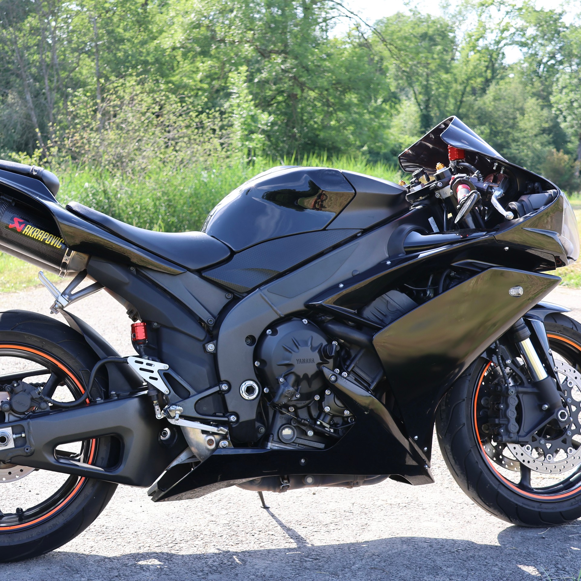 YAMAHA YZF-R1-image-1