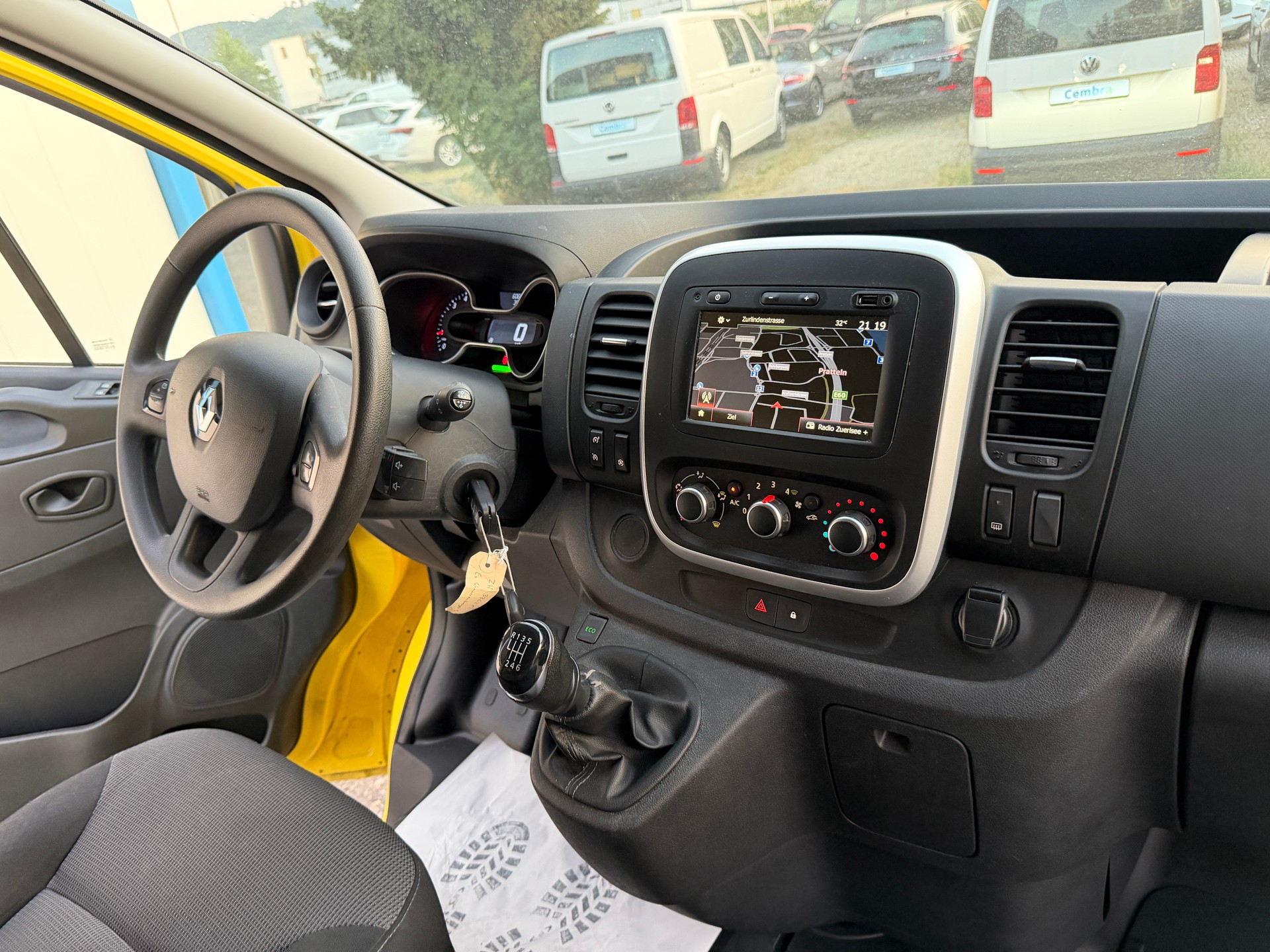 RENAULT Trafic 2.0 ENERGY dCi145 3.0t Business L2H1-showroom-element-1