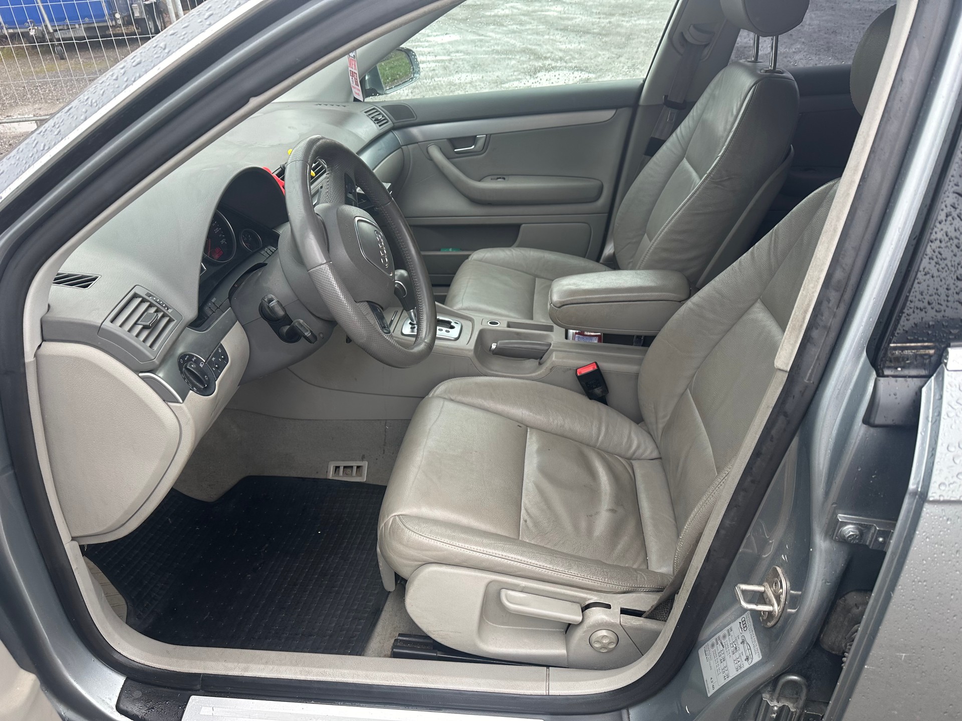 AUDI A4 Avant 3.0 V6 TDI quattro-image-10