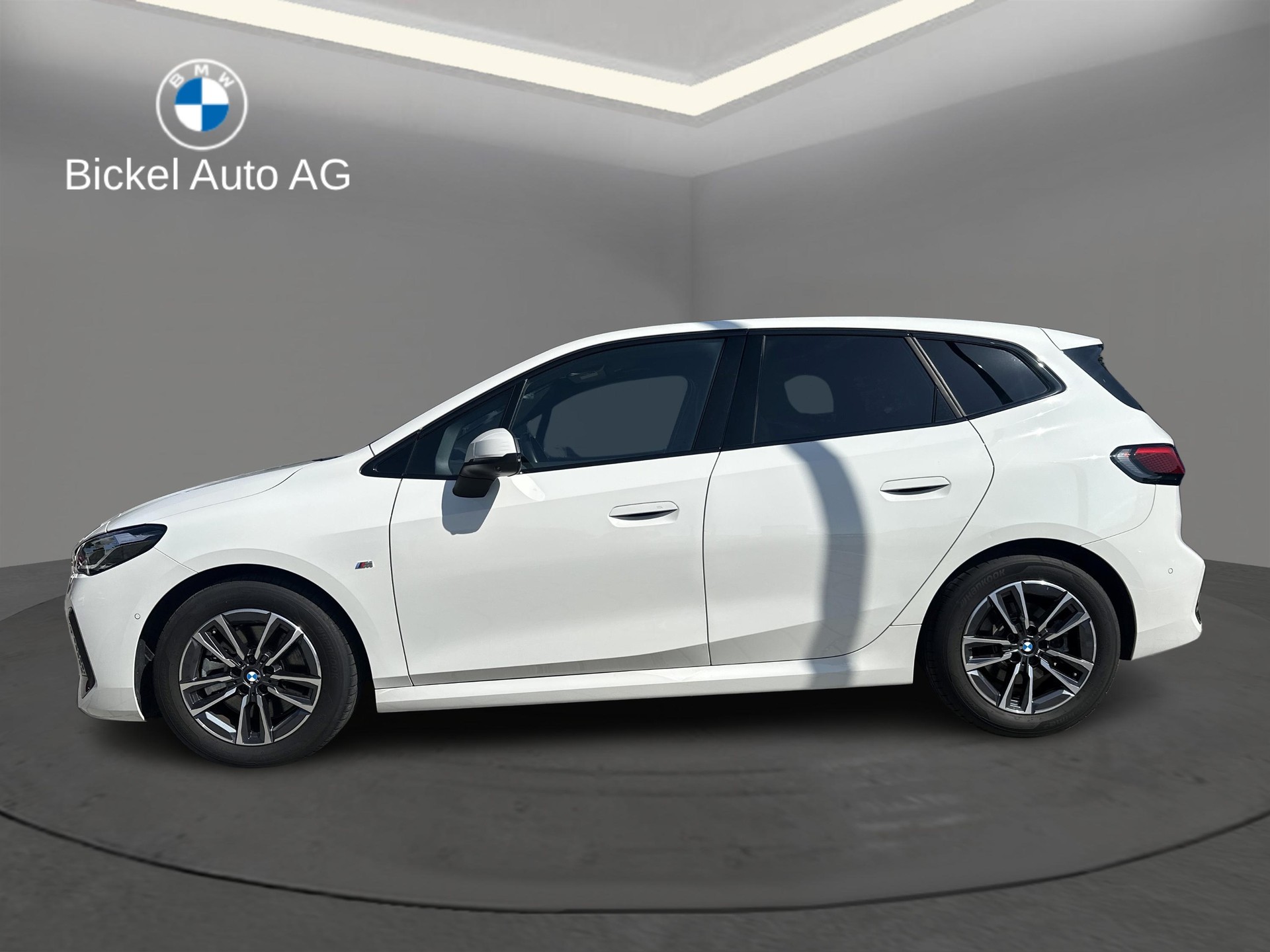 BMW 223i xDrive M Sport-showroom-element-2