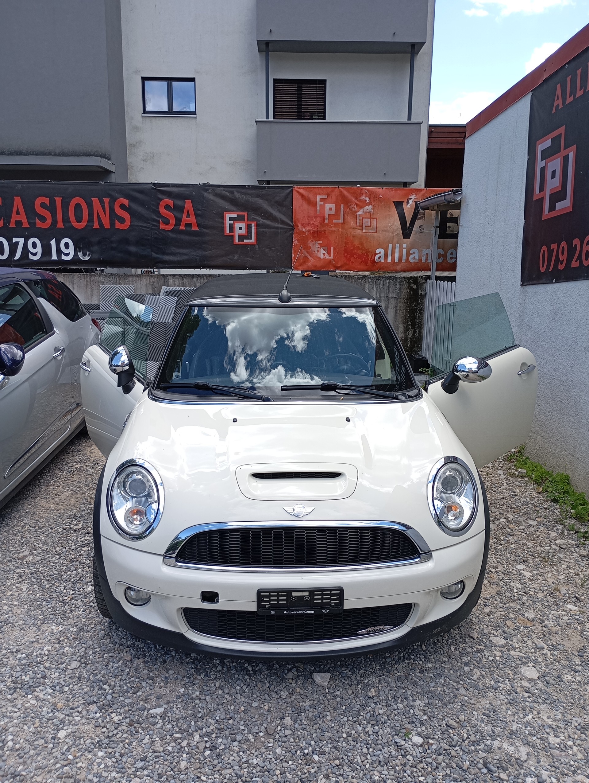 MINI Cooper John Cooper Works Cabriolet-image-17