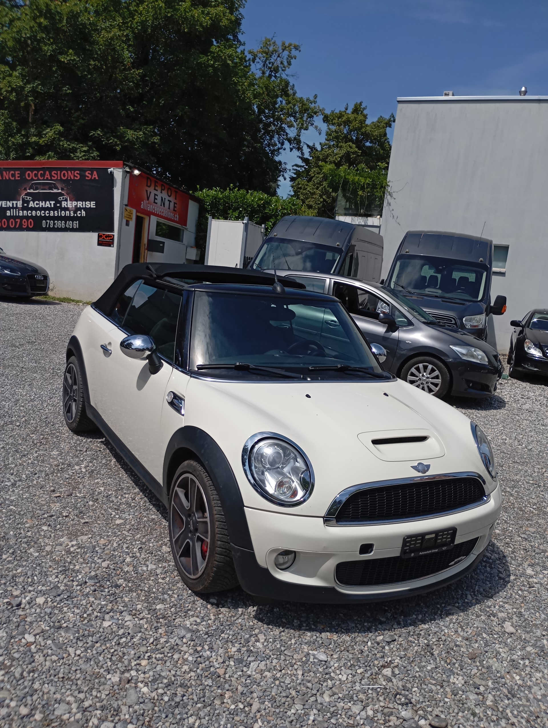 MINI Cooper John Cooper Works Cabriolet-showroom-element-1
