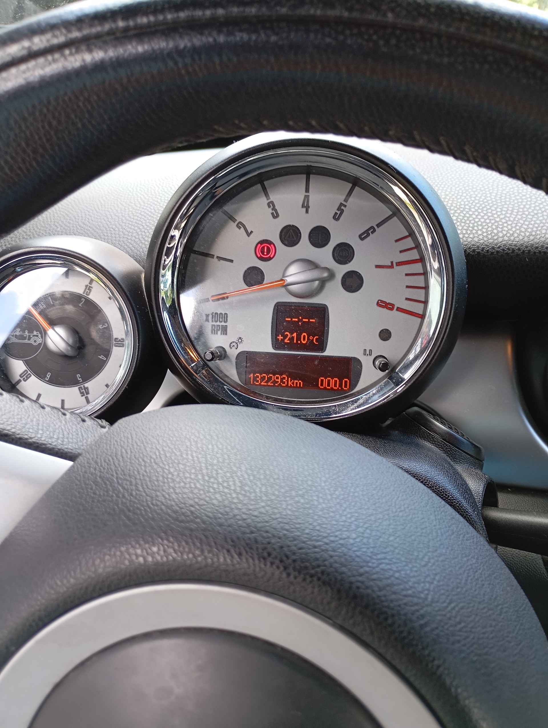 MINI Cooper John Cooper Works Cabriolet-image-12