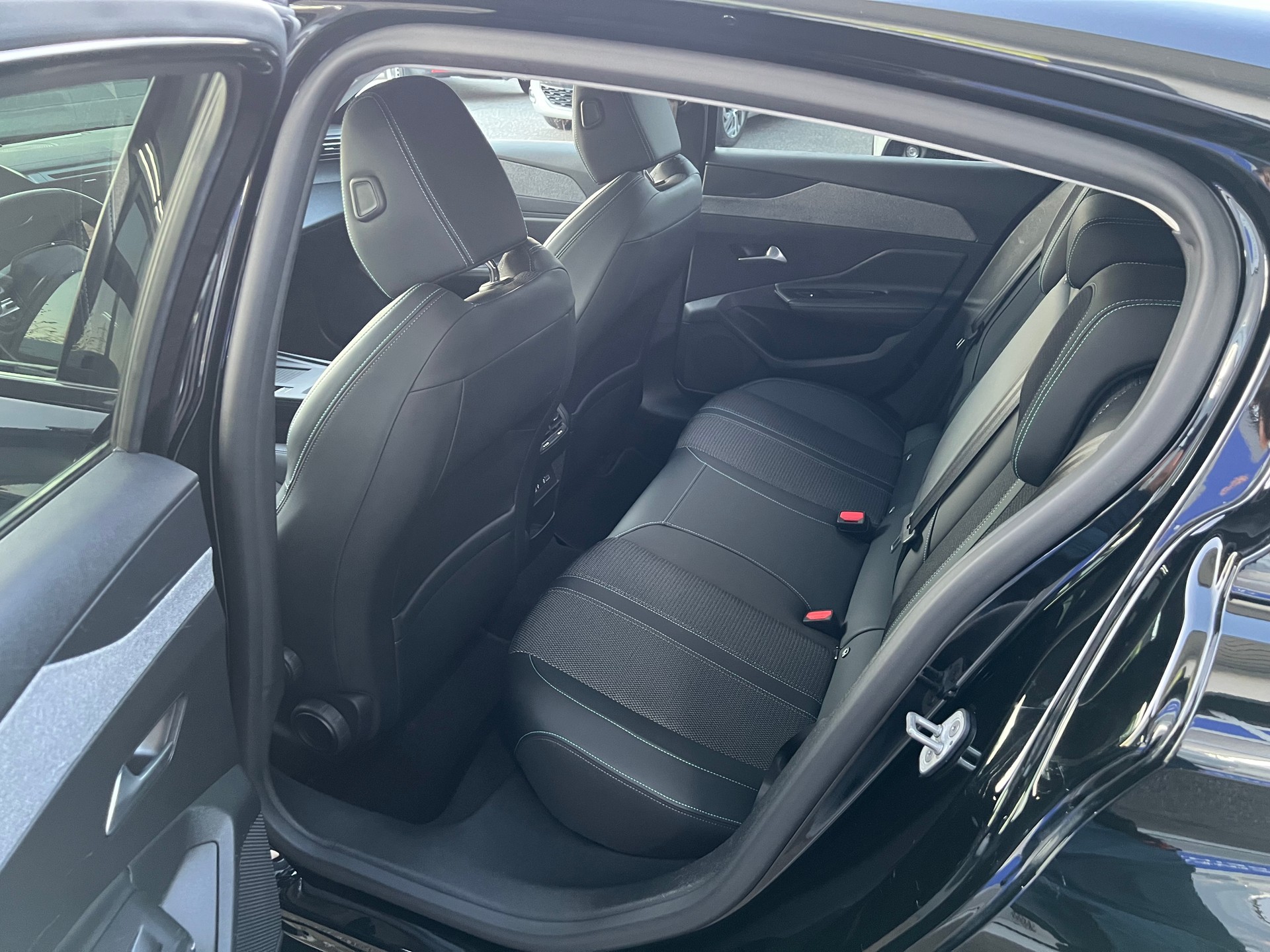 PEUGEOT 308 1.2 PureTech Allure Pack-image-11