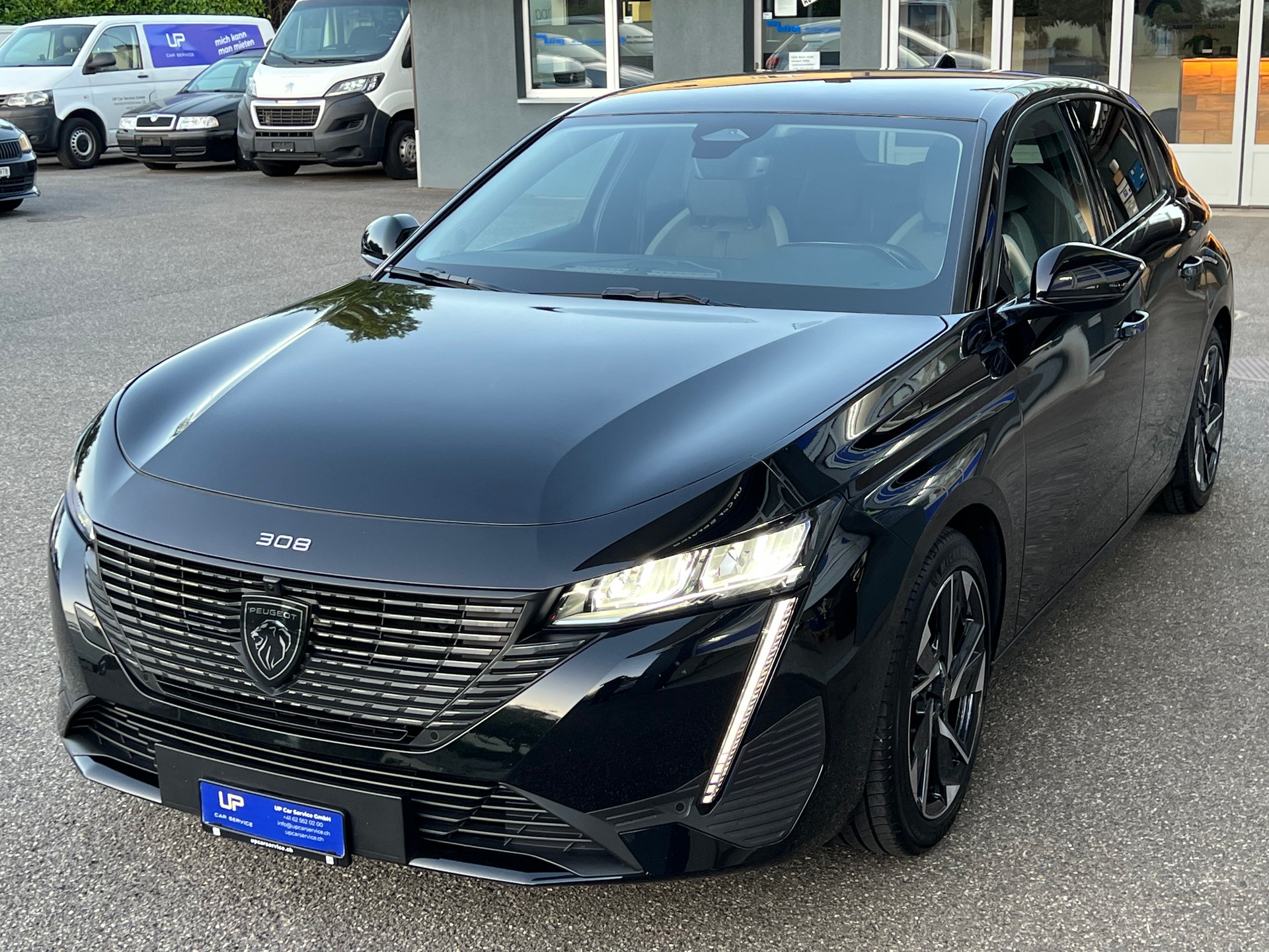 PEUGEOT 308 1.2 PureTech Allure Pack-showroom-element-1