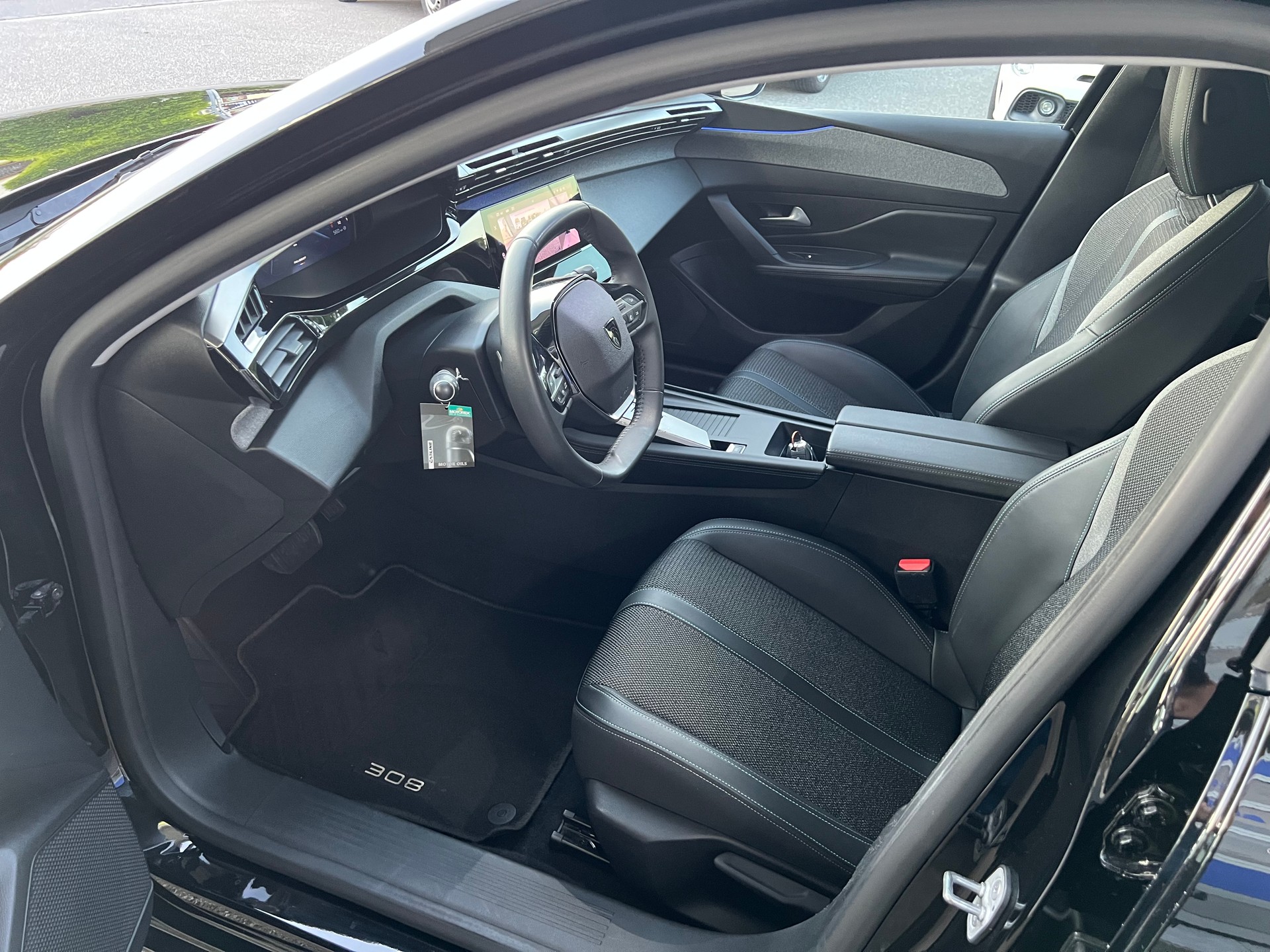 PEUGEOT 308 1.2 PureTech Allure Pack-image-10