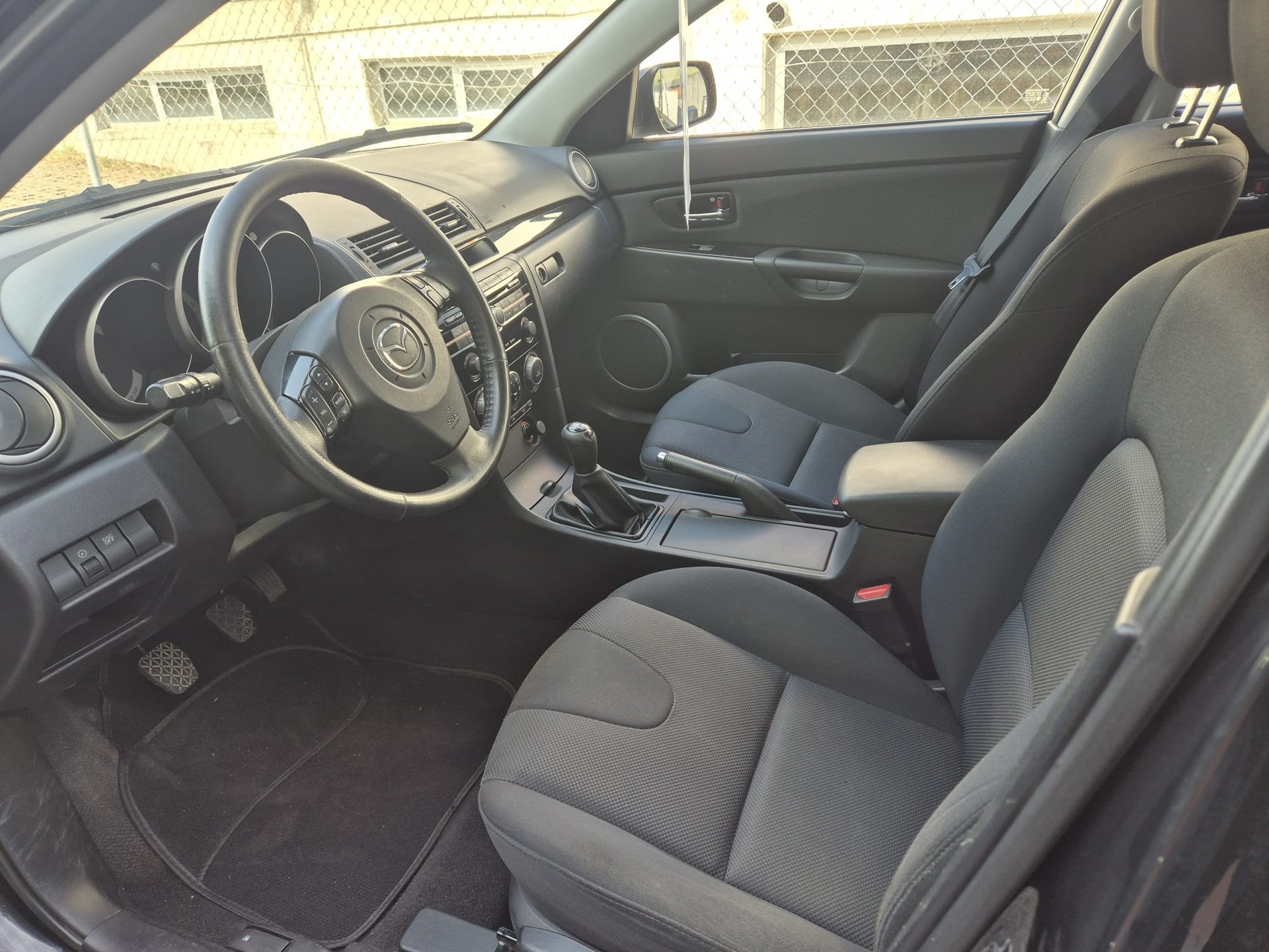 MAZDA 3 2.0 Hatchback 16V Sport-image-9