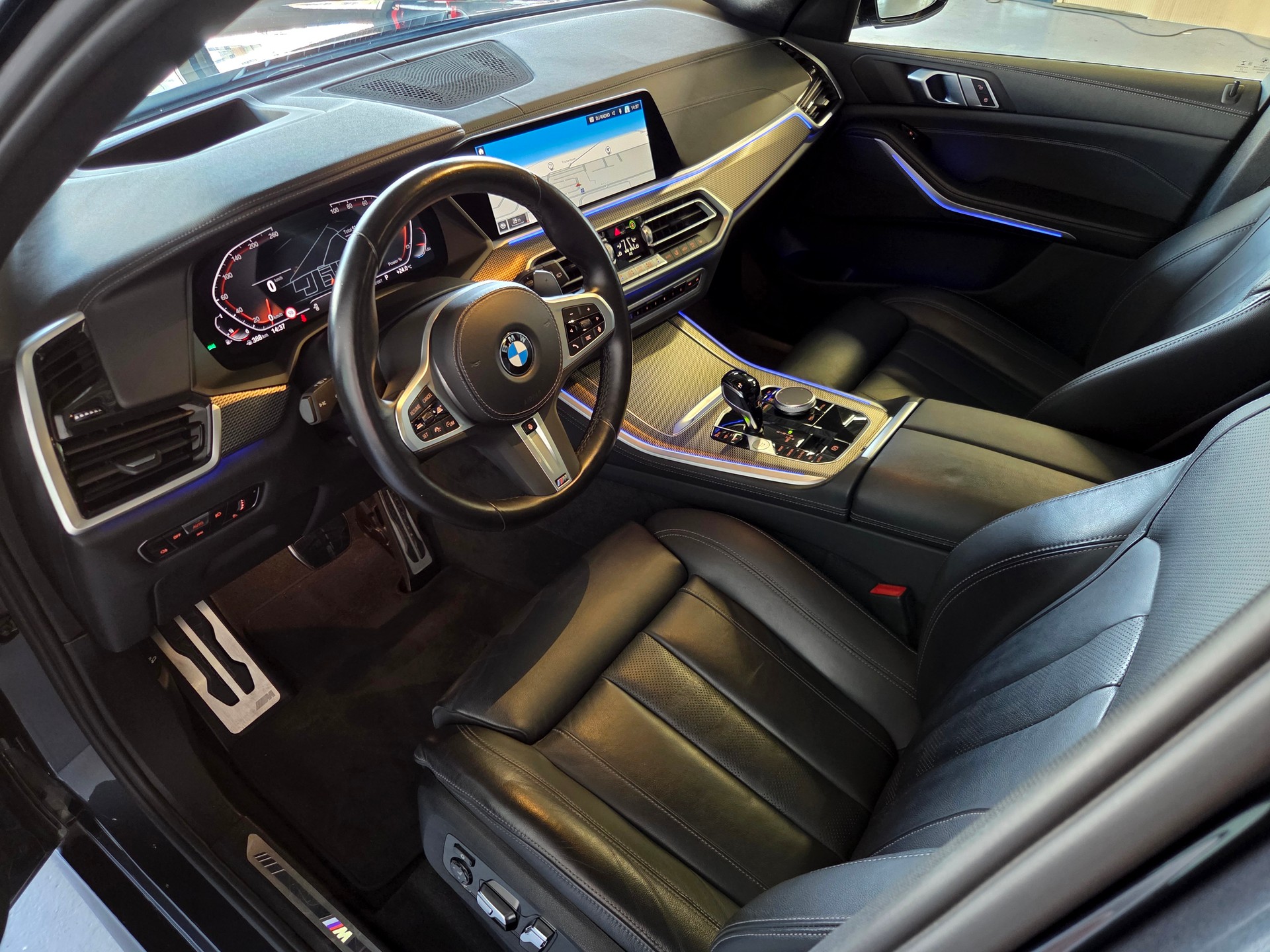 BMW X5 40i xDrive M-Sport-showroom-element-3