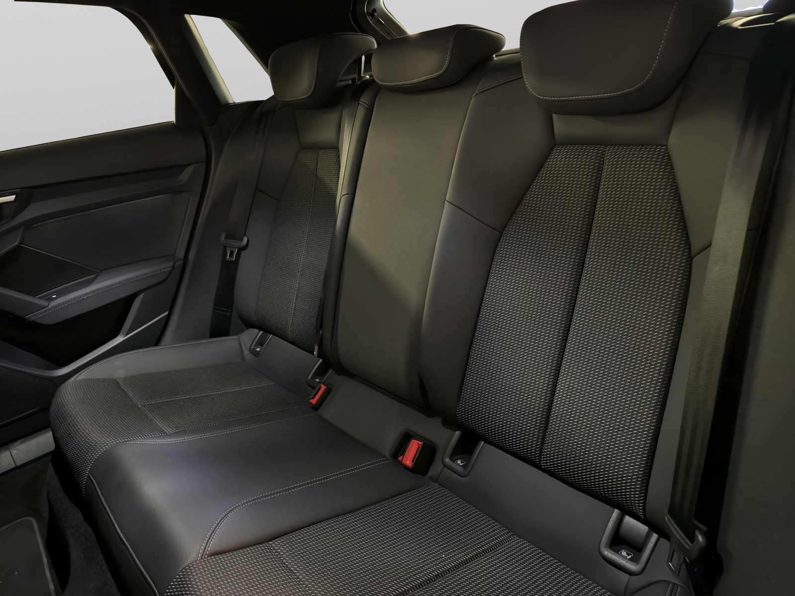 AUDI A3 Sportback 40 TFSI e S line S-tronic-image-8