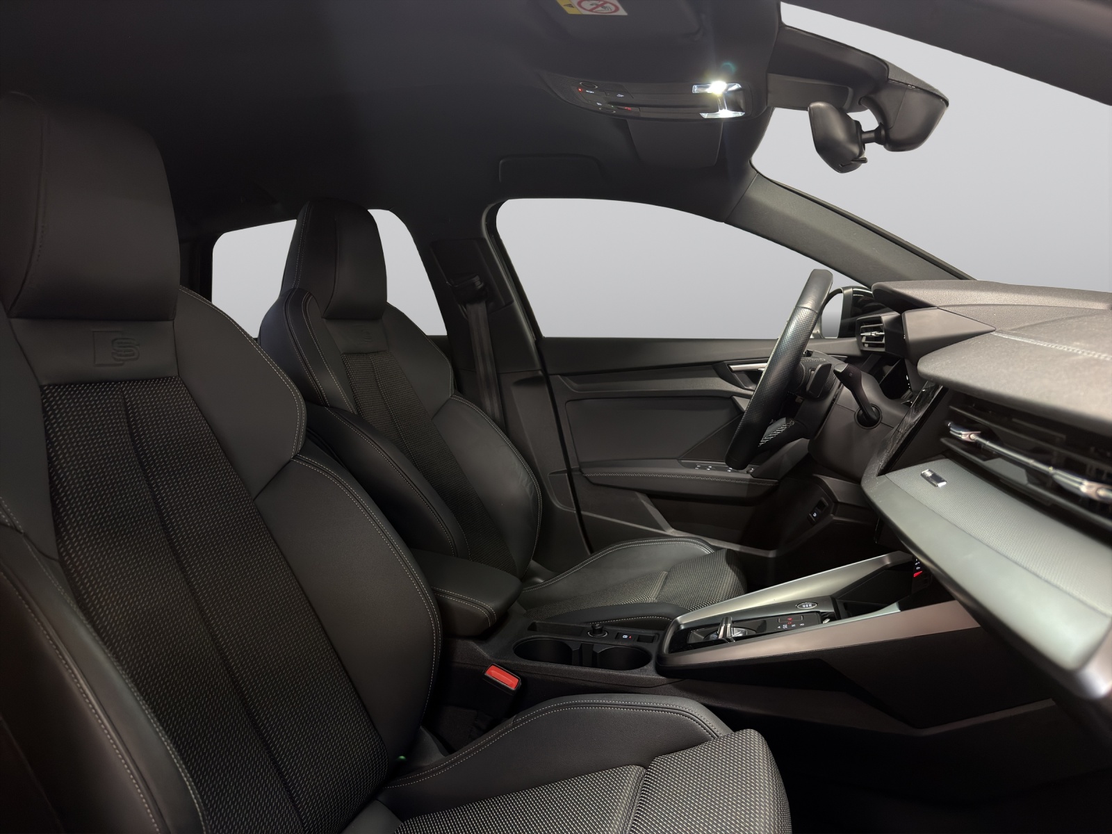 AUDI A3 Sportback 40 TFSI e S line S-tronic-showroom-element-1
