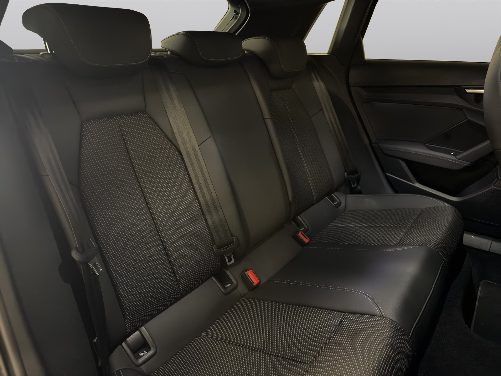 AUDI A3 Sportback 40 TFSI e S line S-tronic-showroom-element-3
