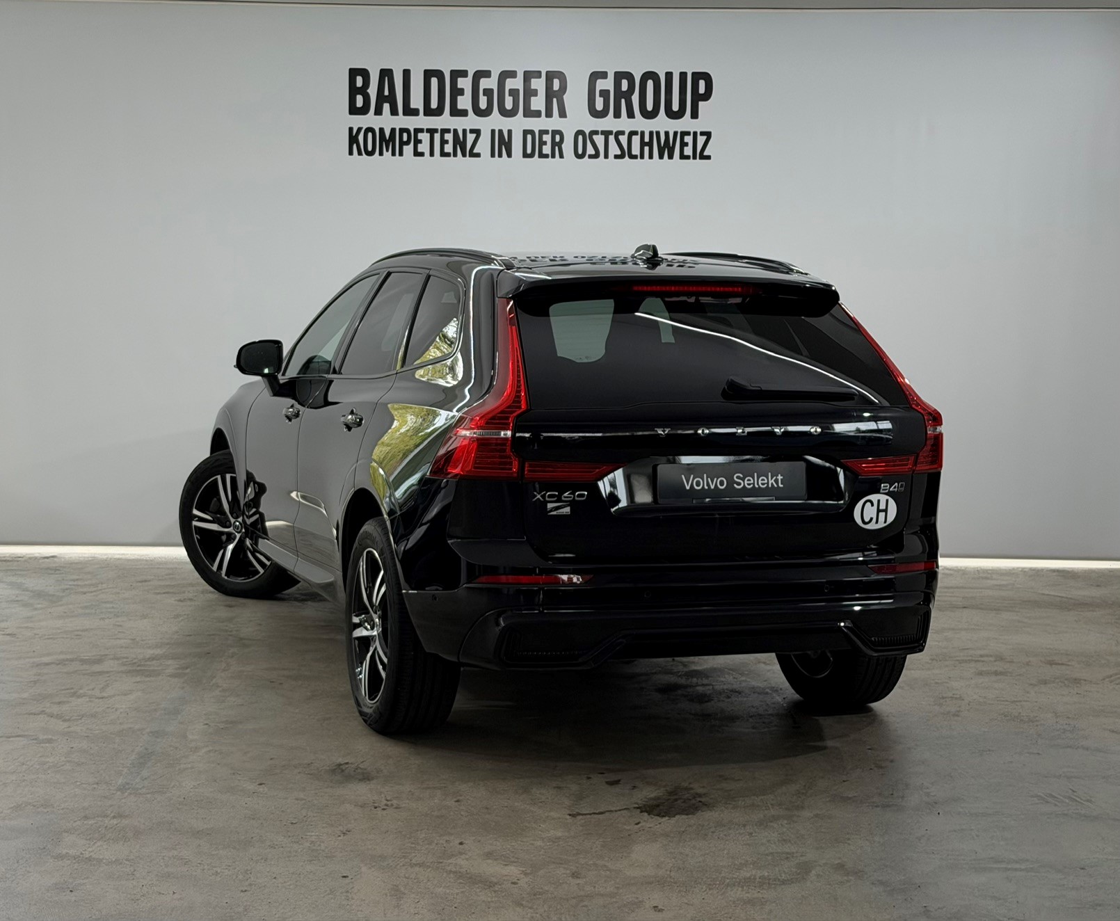 VOLVO XC60 B4 D AWD R-Design-showroom-element-1