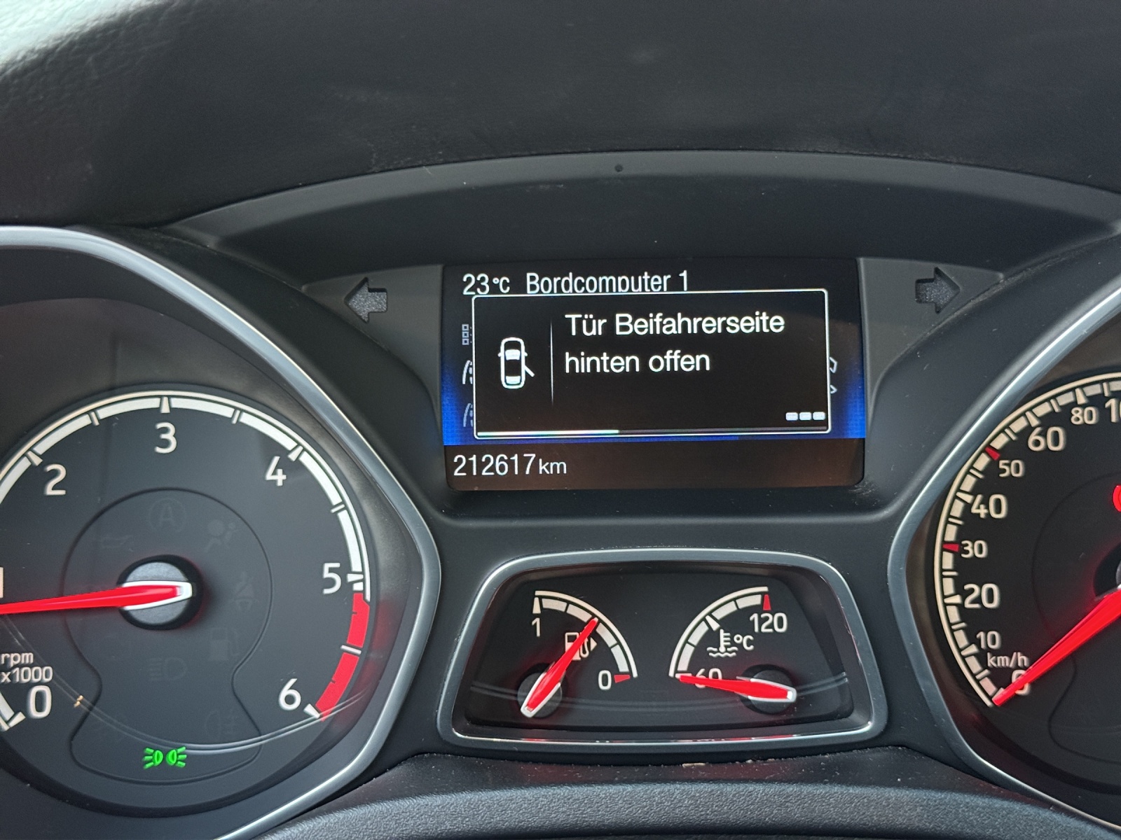 FORD Focus 2.0 TDCi ST3-image-10