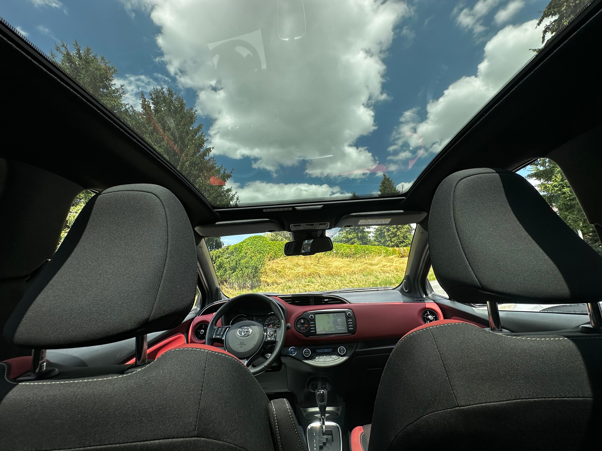 TOYOTA Yaris 1.5 VVT-i Hybrid Premium e-CVT-image-8