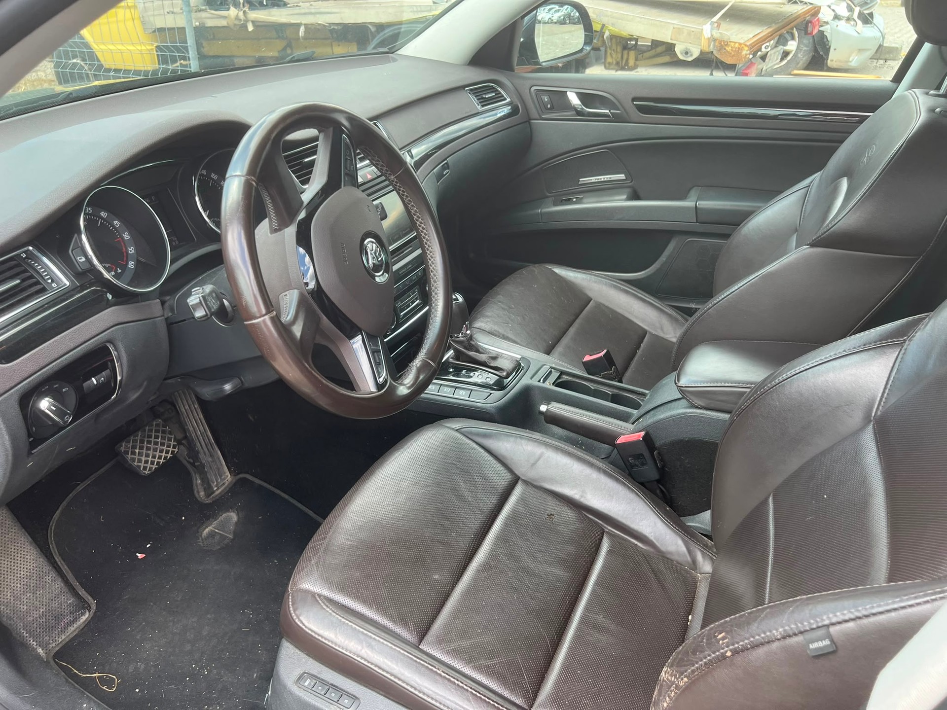 SKODA Superb Combi 2.0 TDi Ambition DSG-image-6