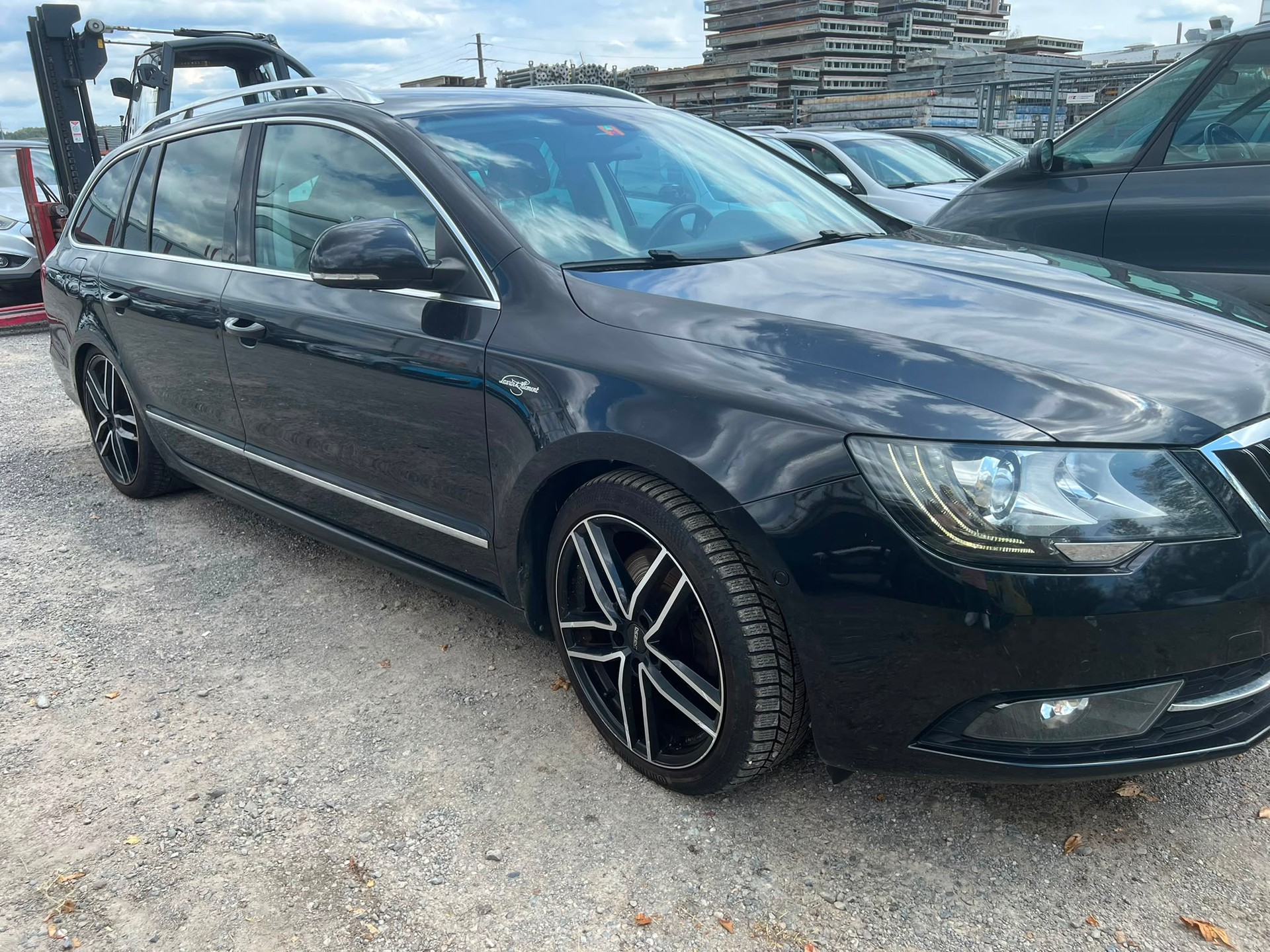 SKODA Superb Combi 2.0 TDi Ambition DSG-image-2