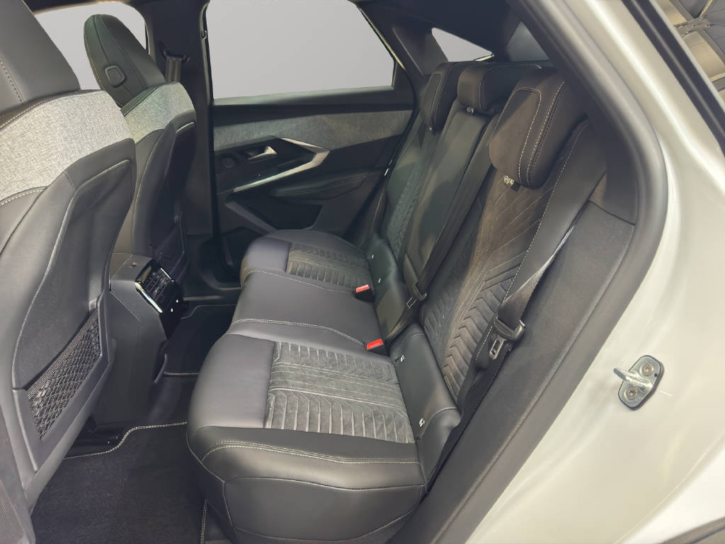 PEUGEOT 3008 1.6 PHEV 225 GT Exclusive-image-12