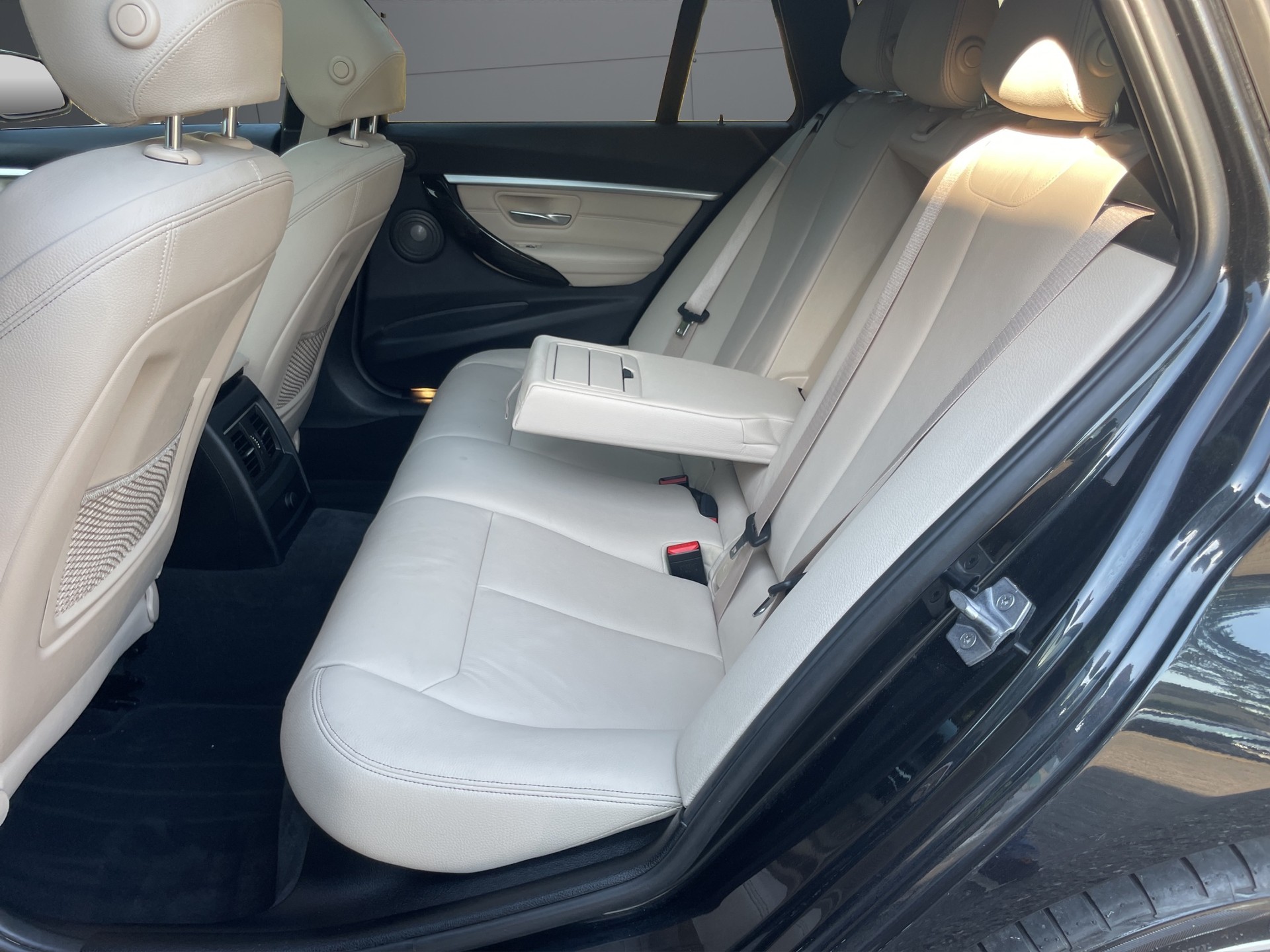 BMW 330d xDrive Touring M Sport Line Steptronic-image-9