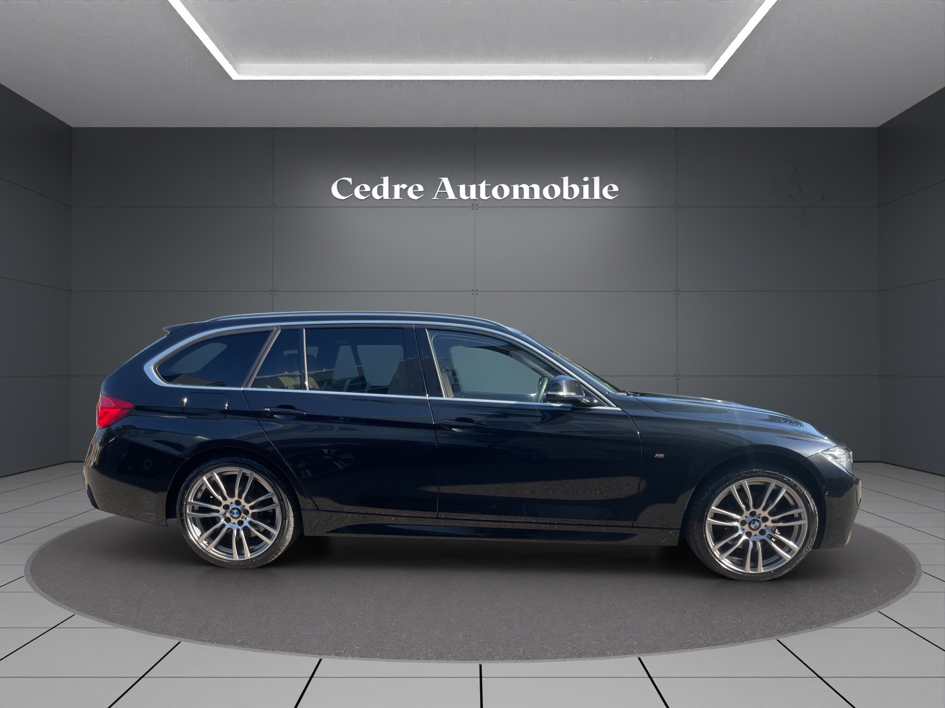 BMW 330d xDrive Touring M Sport Line Steptronic-image-6