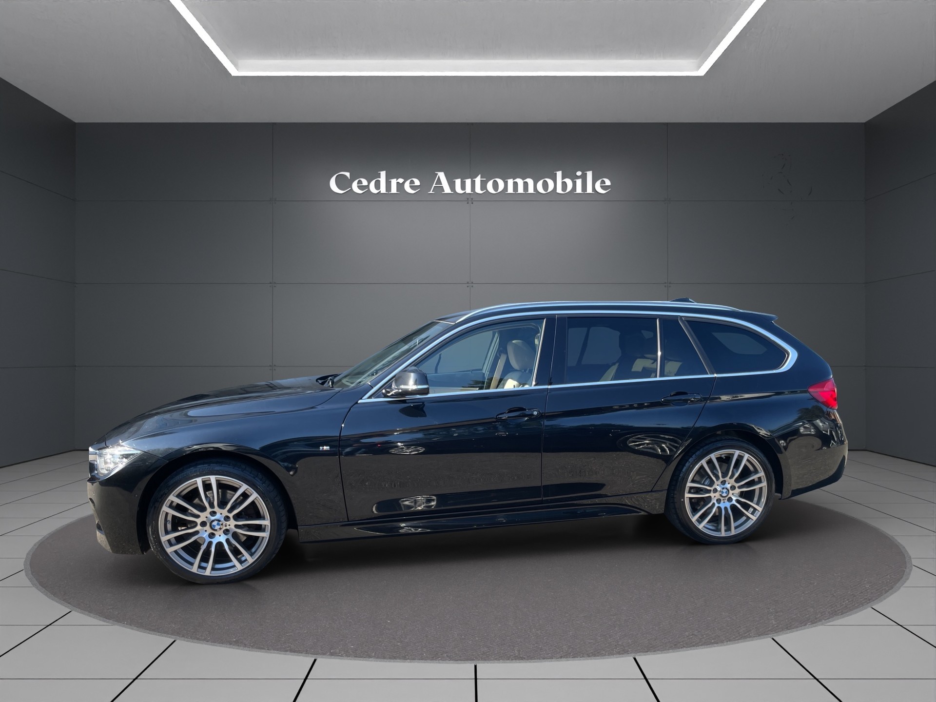 BMW 330d xDrive Touring M Sport Line Steptronic-showroom-element-3