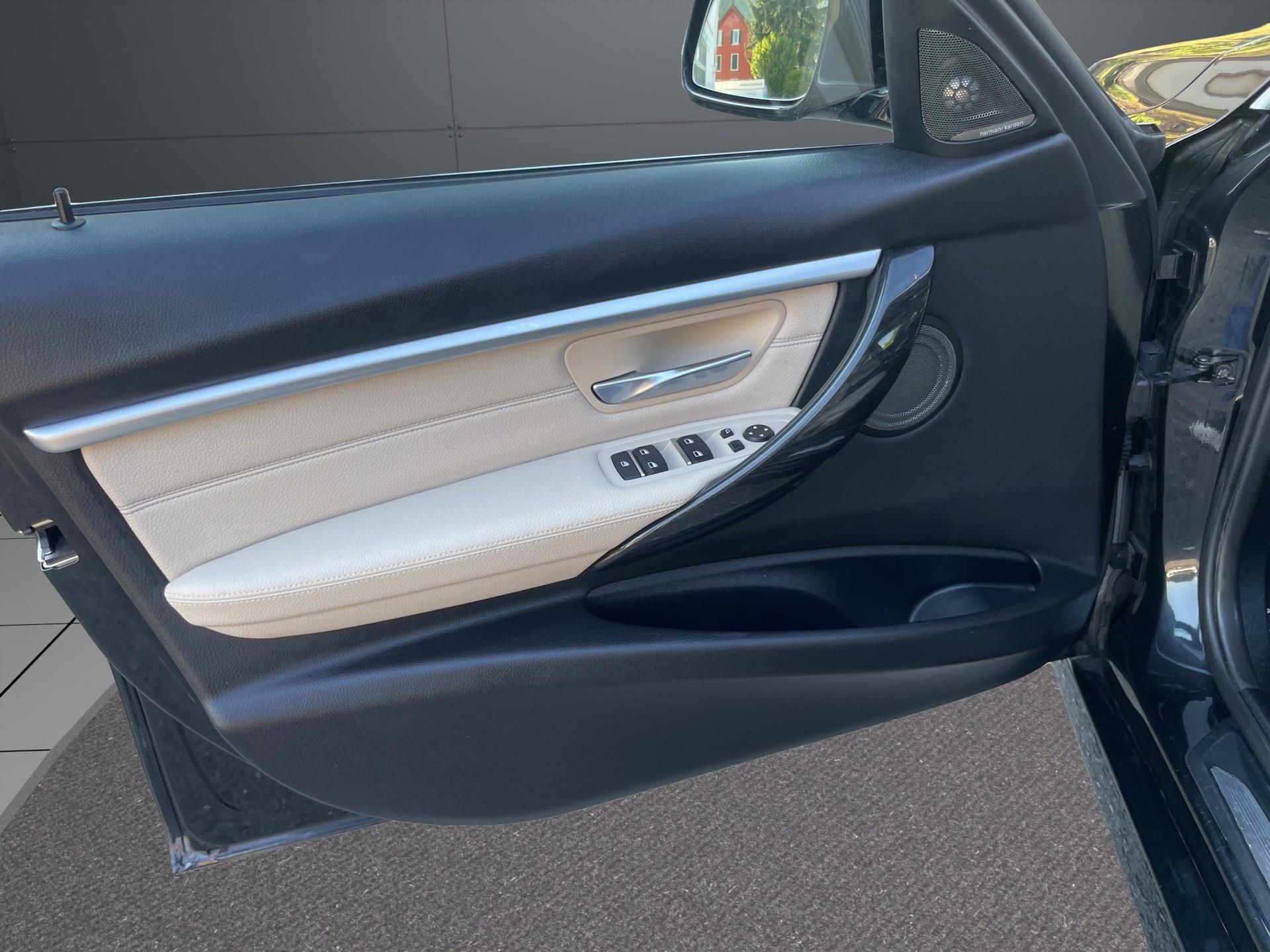 BMW 330d xDrive Touring M Sport Line Steptronic-image-16