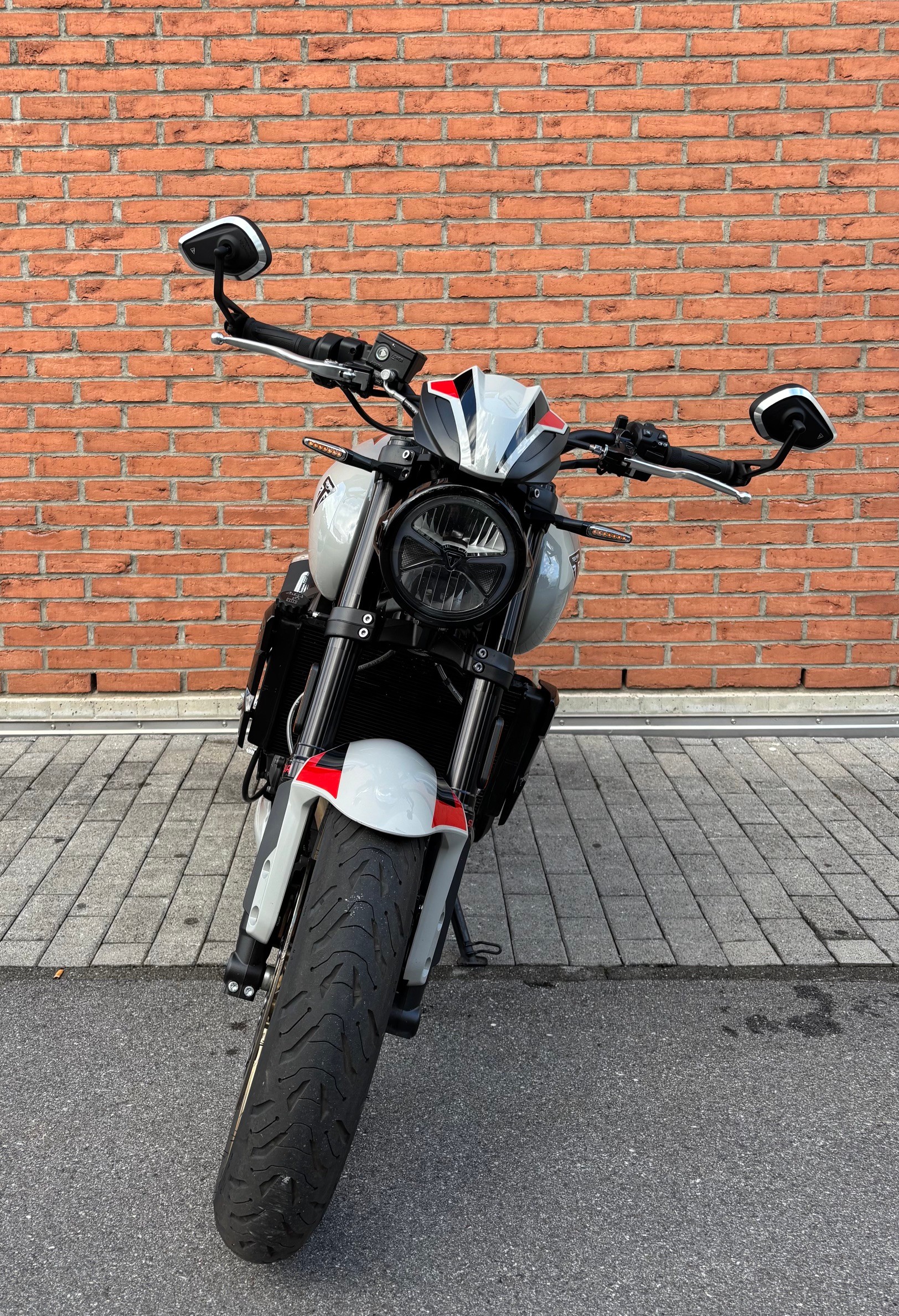 TRIUMPH Trident 800-image-2