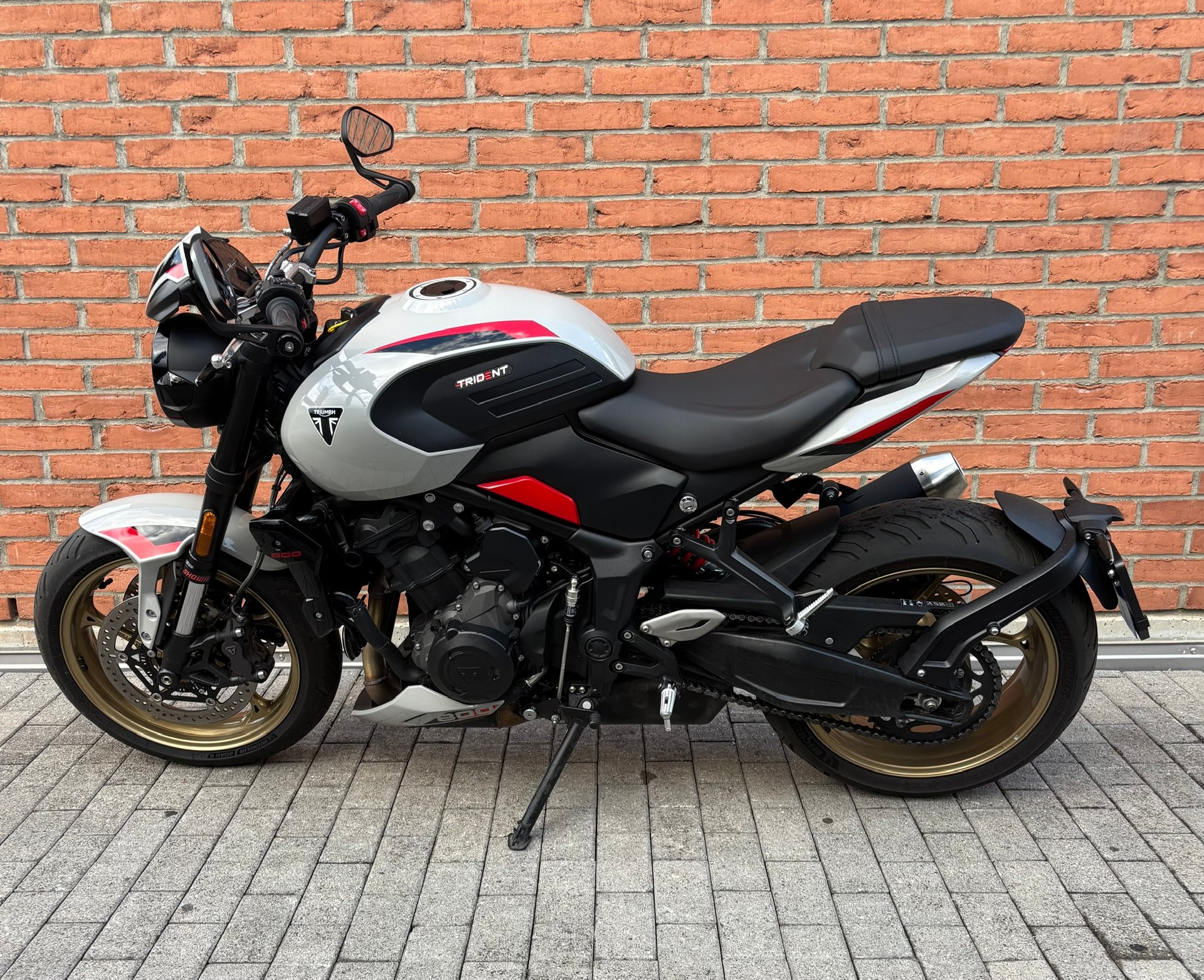 TRIUMPH Trident 800-image-4