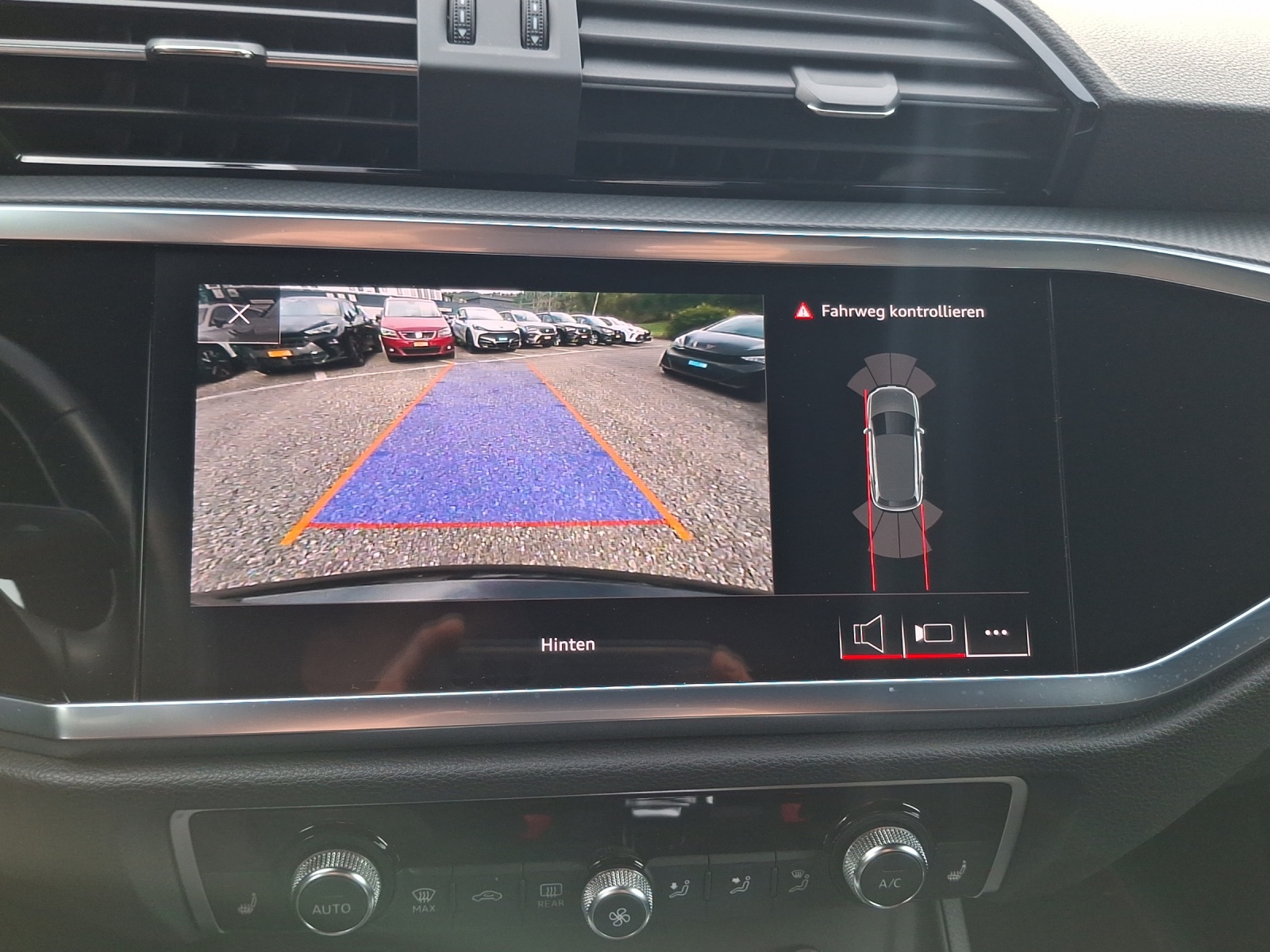 AUDI Q3 35 TFSI S line Attraction S-tronic-image-13