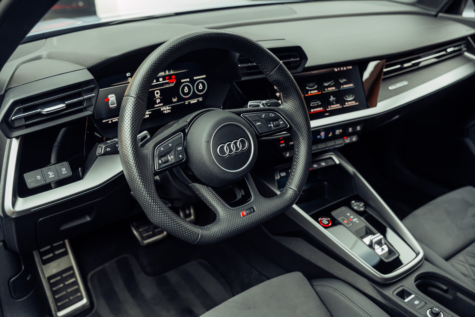 AUDI RS3 Limousine 2.5 TSI quattro S-tronic-image-5