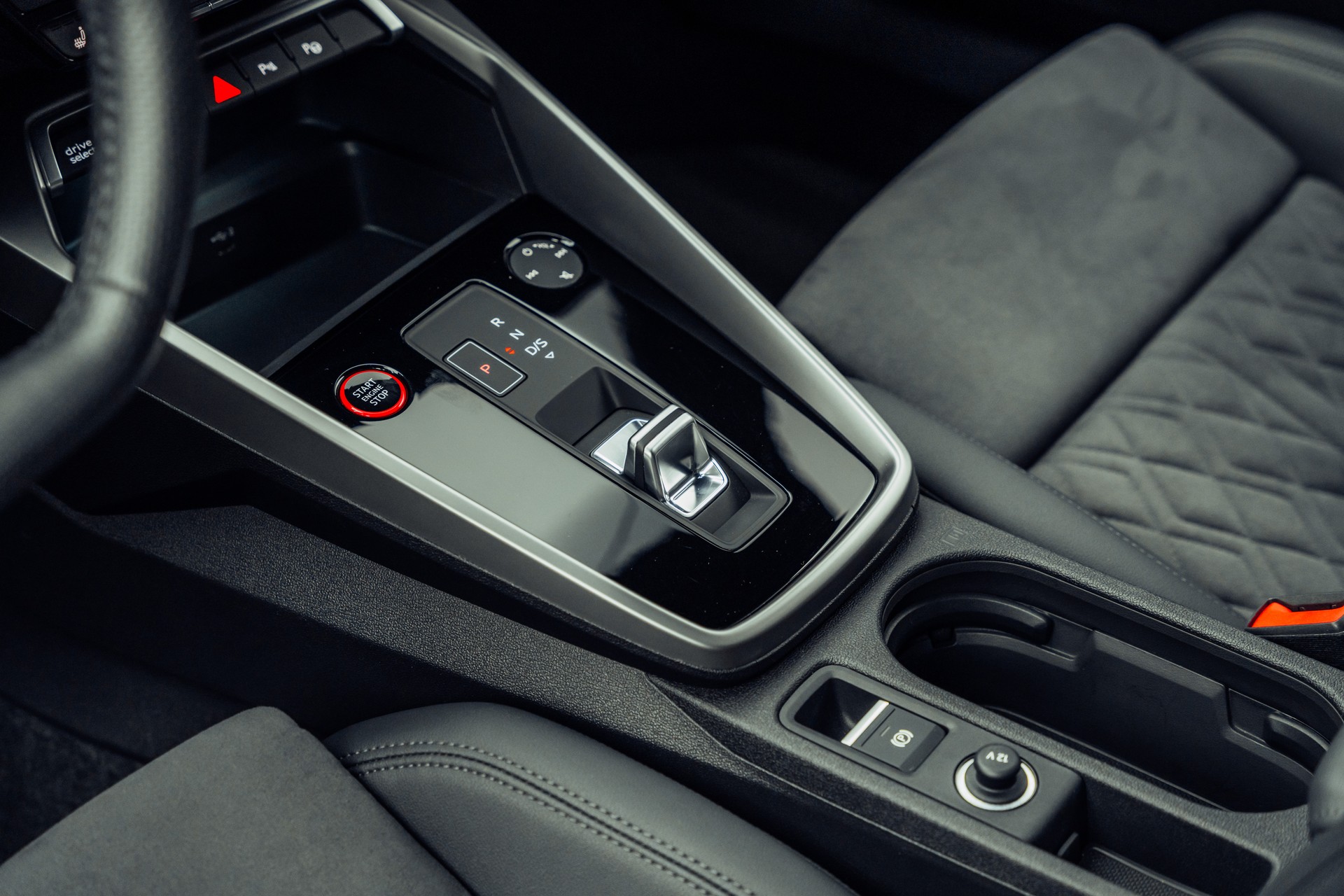 AUDI RS3 Limousine 2.5 TSI quattro S-tronic-image-11