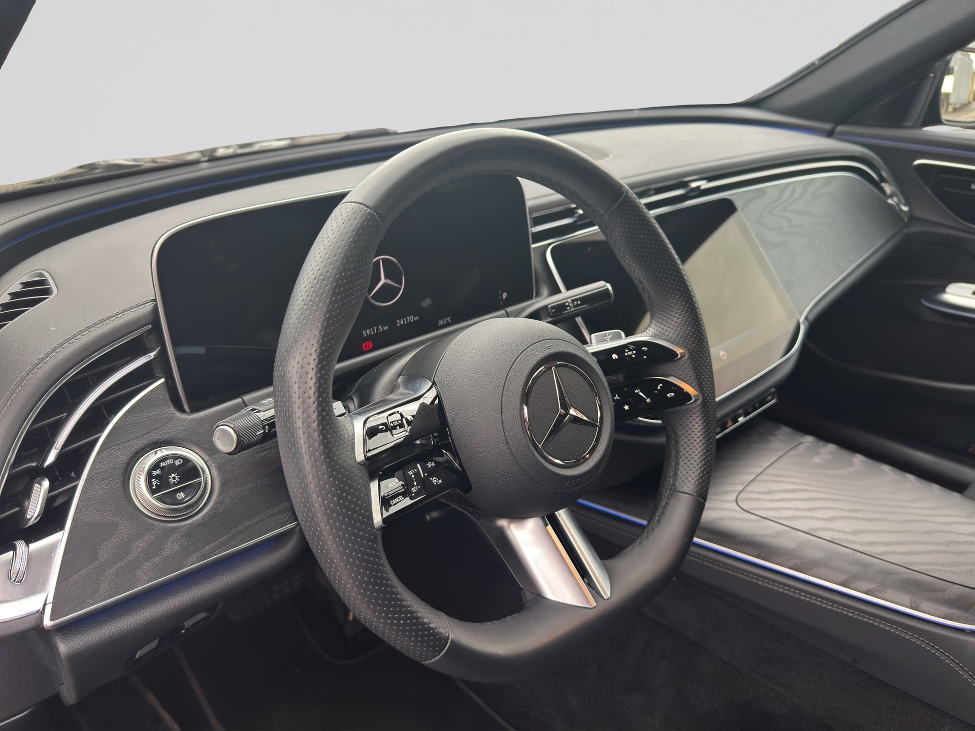MERCEDES-BENZ E 200 9G-Tronic AMG Line Advanced Night-image-6
