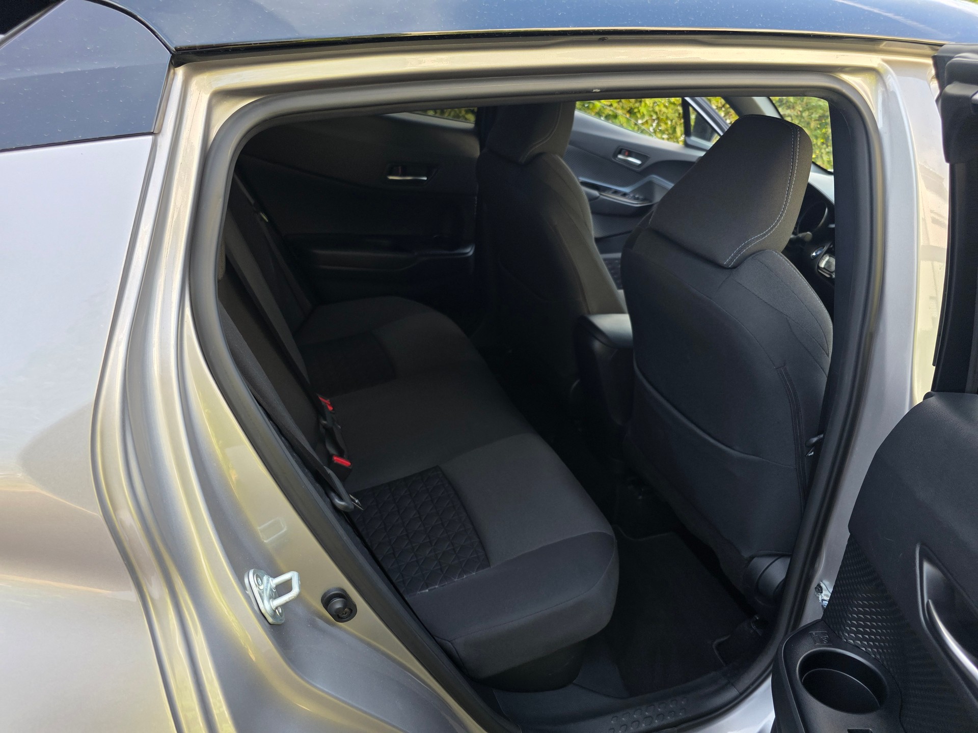 TOYOTA C-HR 2.0 HSD CVT Trend-image-11
