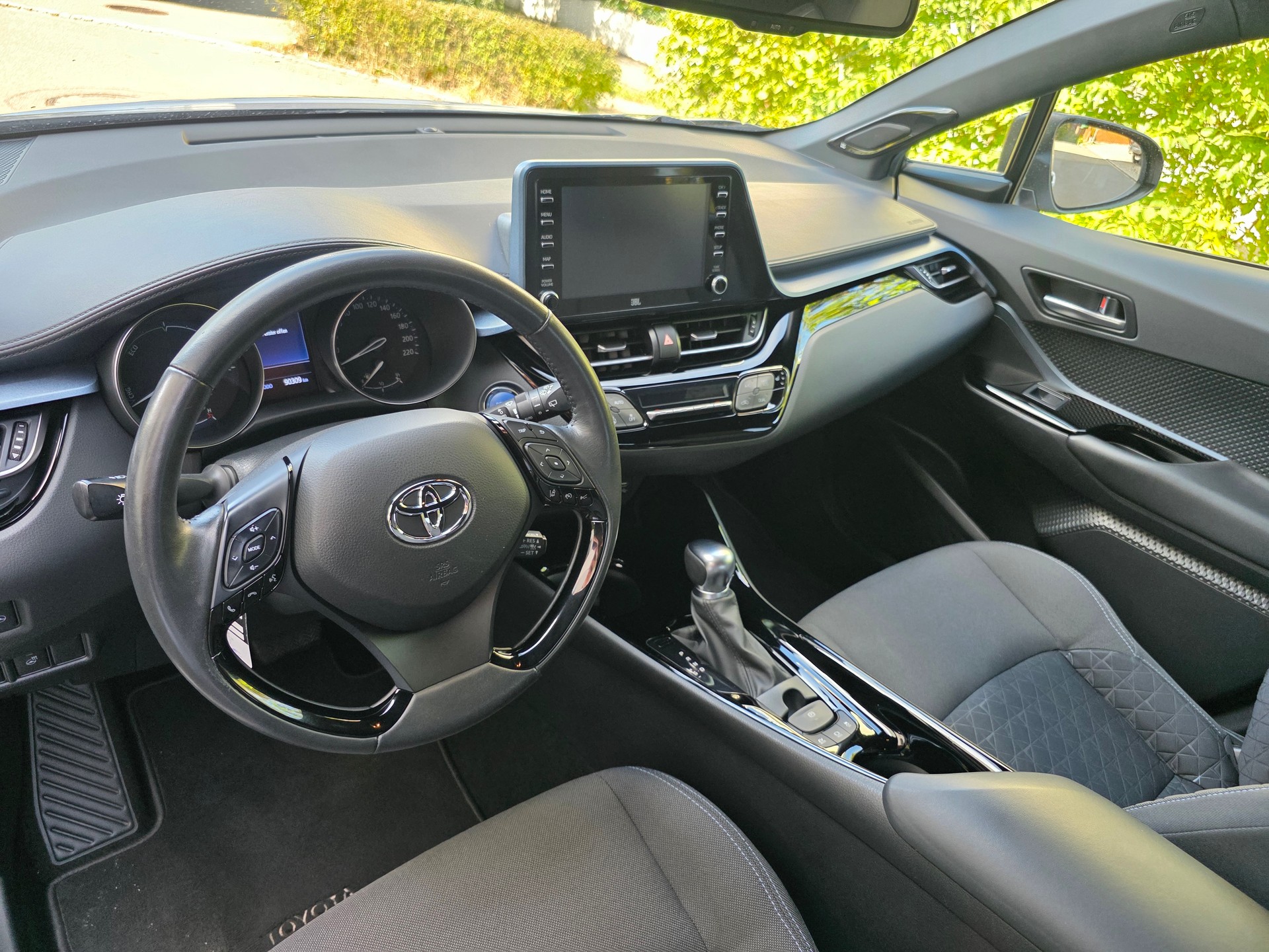 TOYOTA C-HR 2.0 HSD CVT Trend-image-8