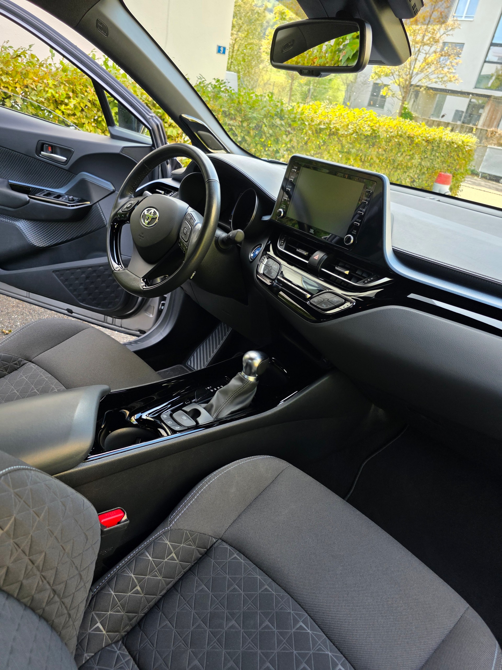 TOYOTA C-HR 2.0 HSD CVT Trend-image-12