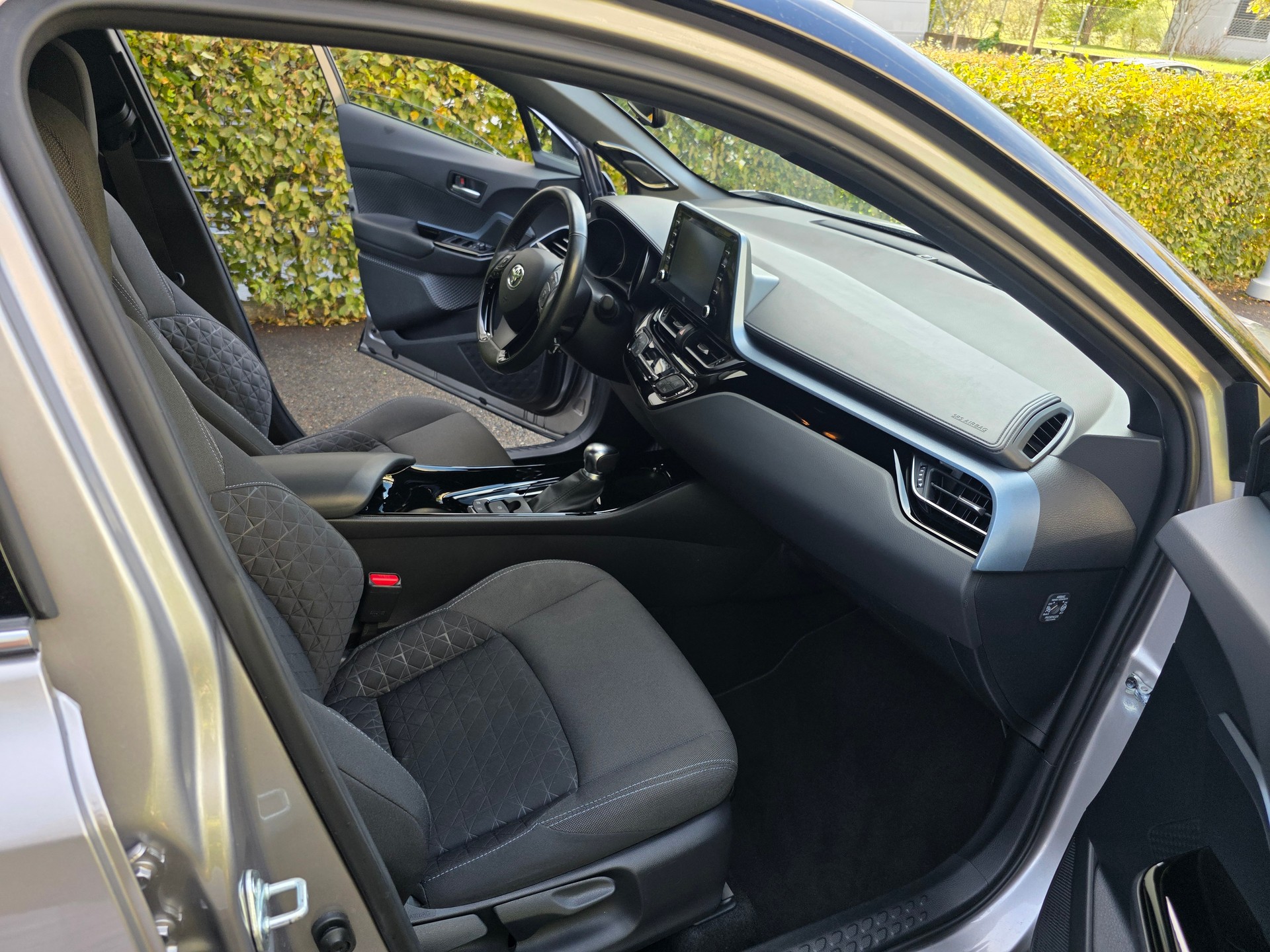 TOYOTA C-HR 2.0 HSD CVT Trend-image-10
