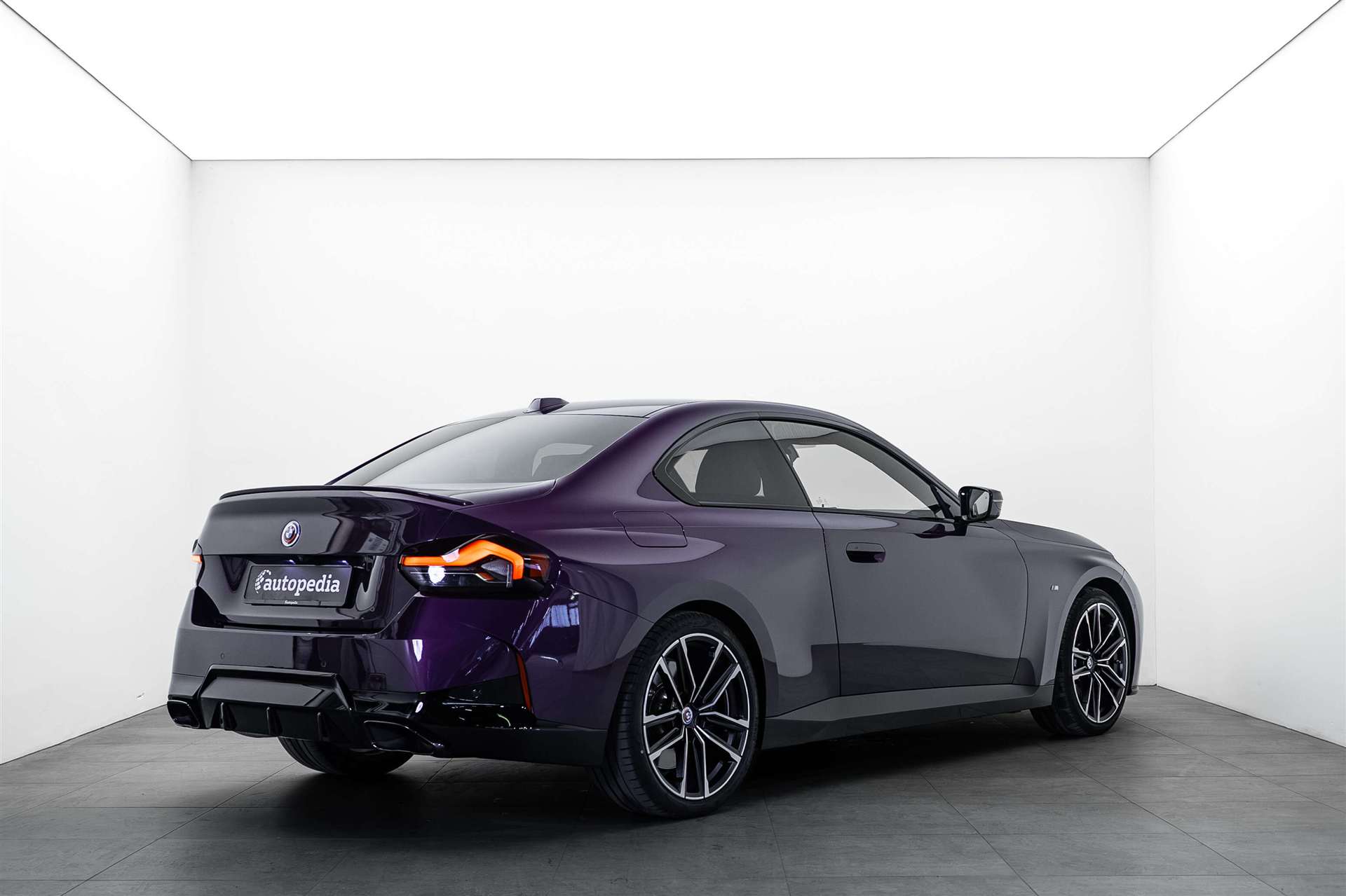 BMW BMW M240i xDrive Steptronic CH-Fahrzeug! Thundernight Metallic!-showroom-element-2