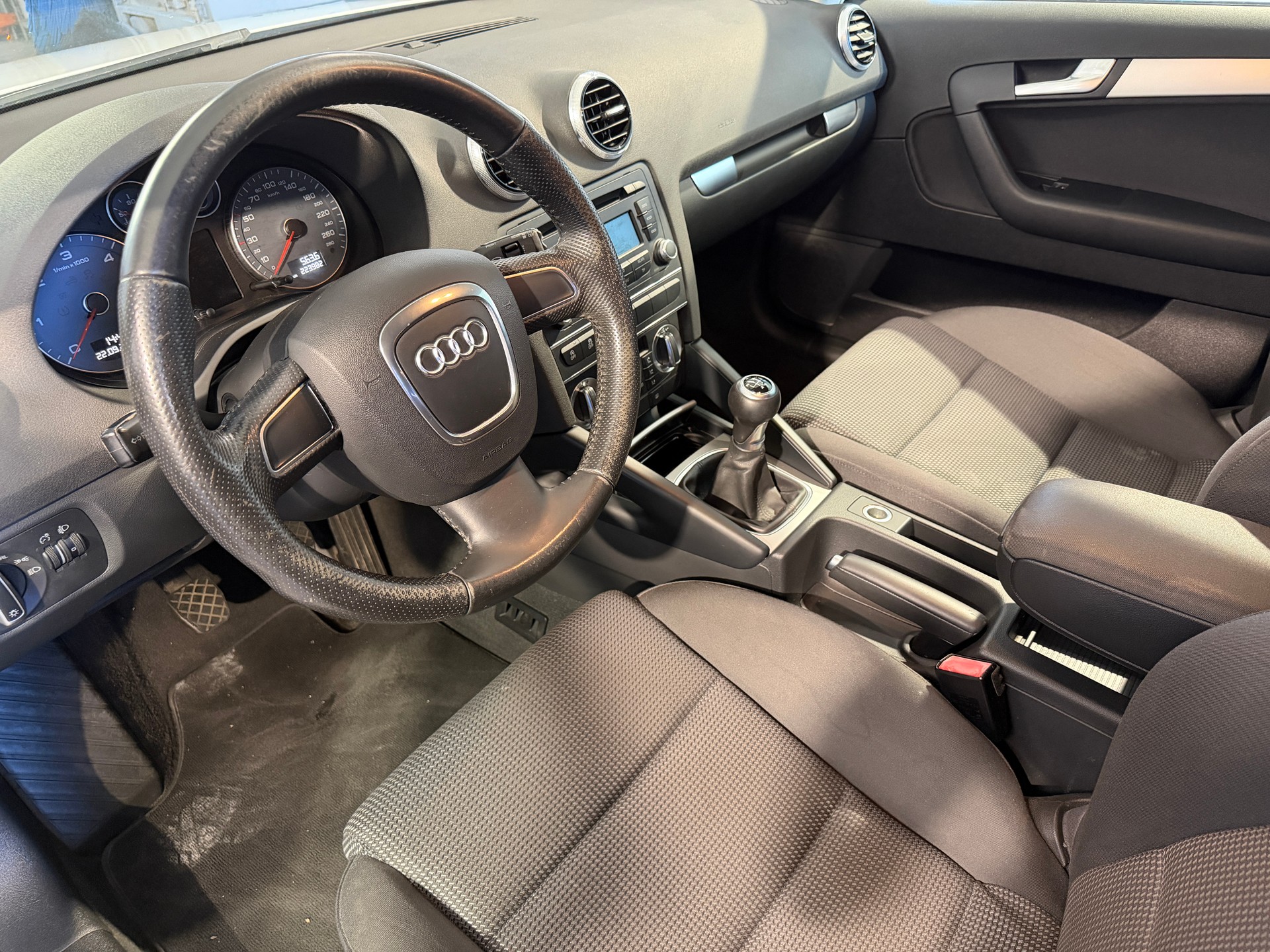 AUDI A3 Sportback 1.6 TDI Ambition-image-11