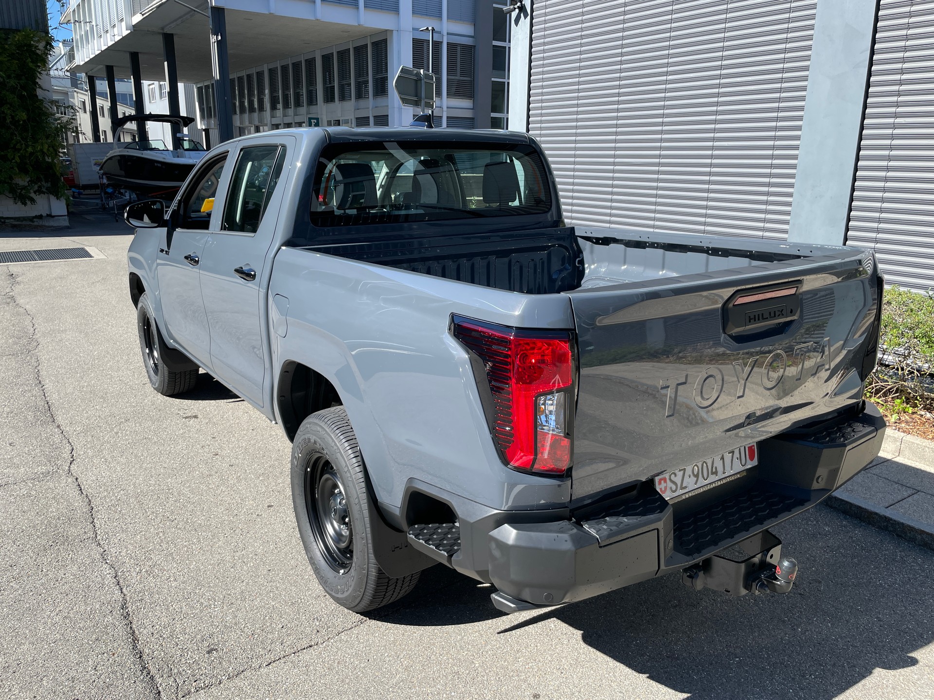 TOYOTA Hilux 2.8d MHEV Active Double Cab 4x4 mit AHK-showroom-element-2