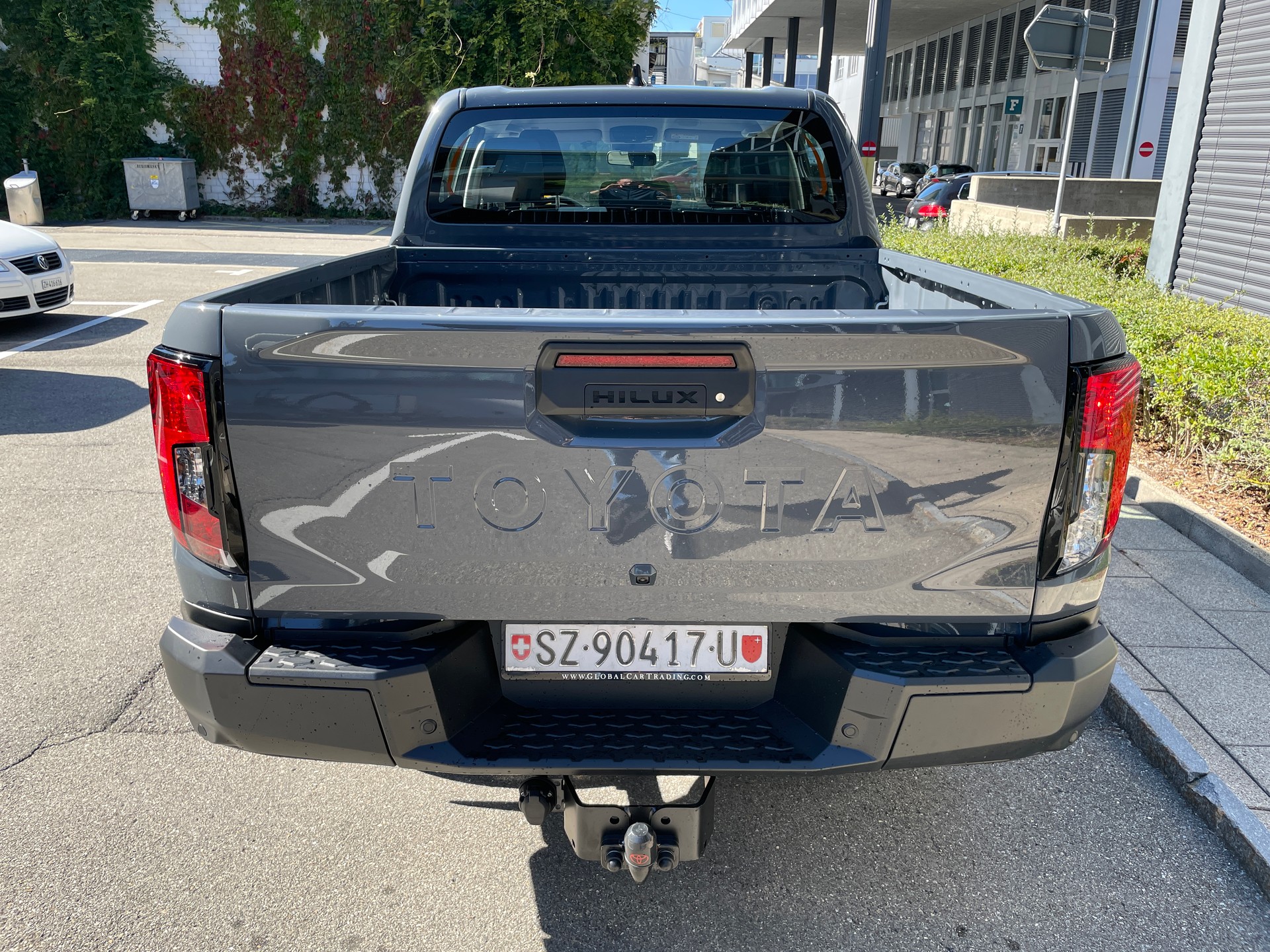 TOYOTA Hilux 2.8d MHEV Active Double Cab 4x4 mit AHK-showroom-element-3