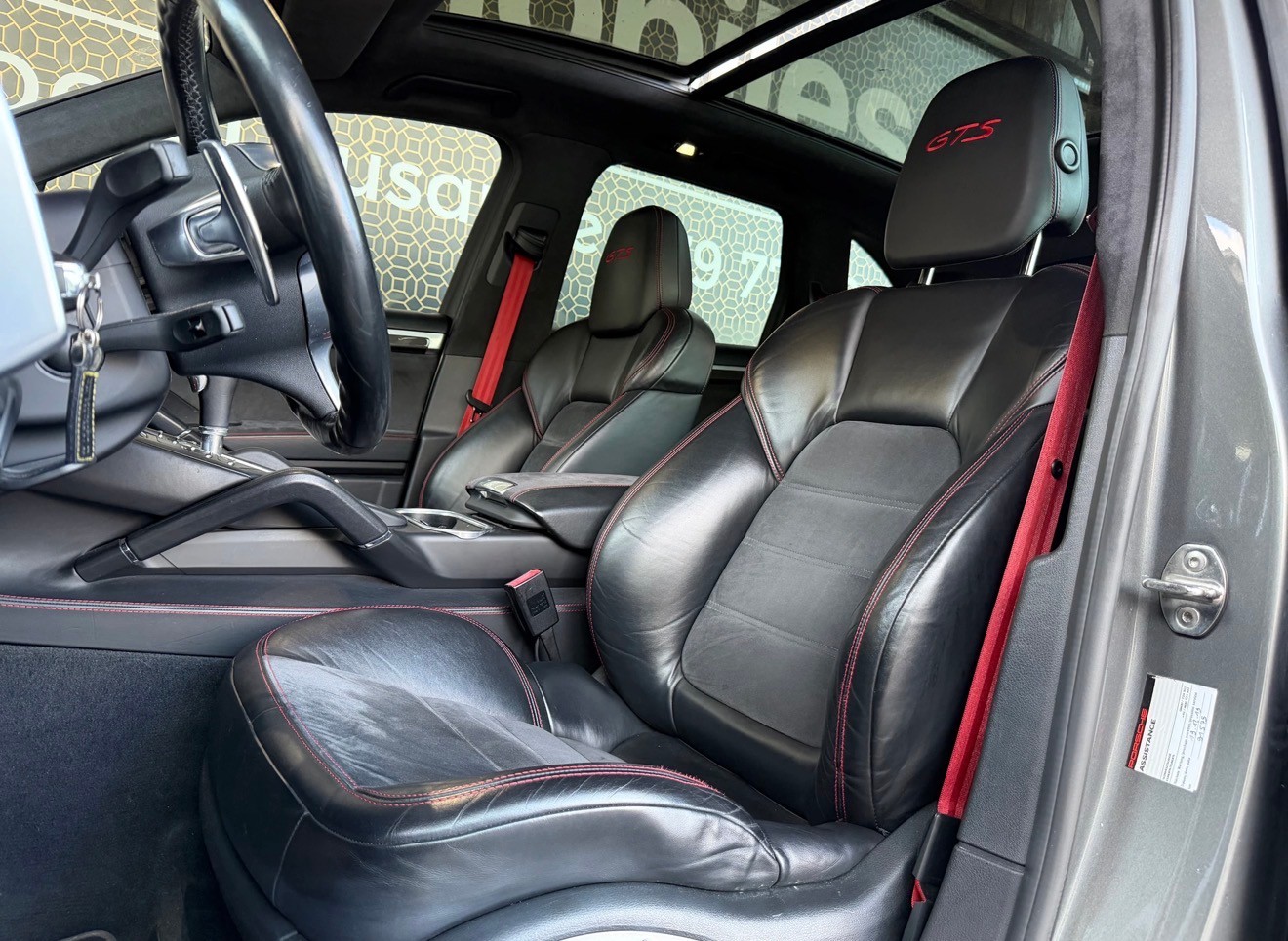 PORSCHE Cayenne GTS-showroom-element-1