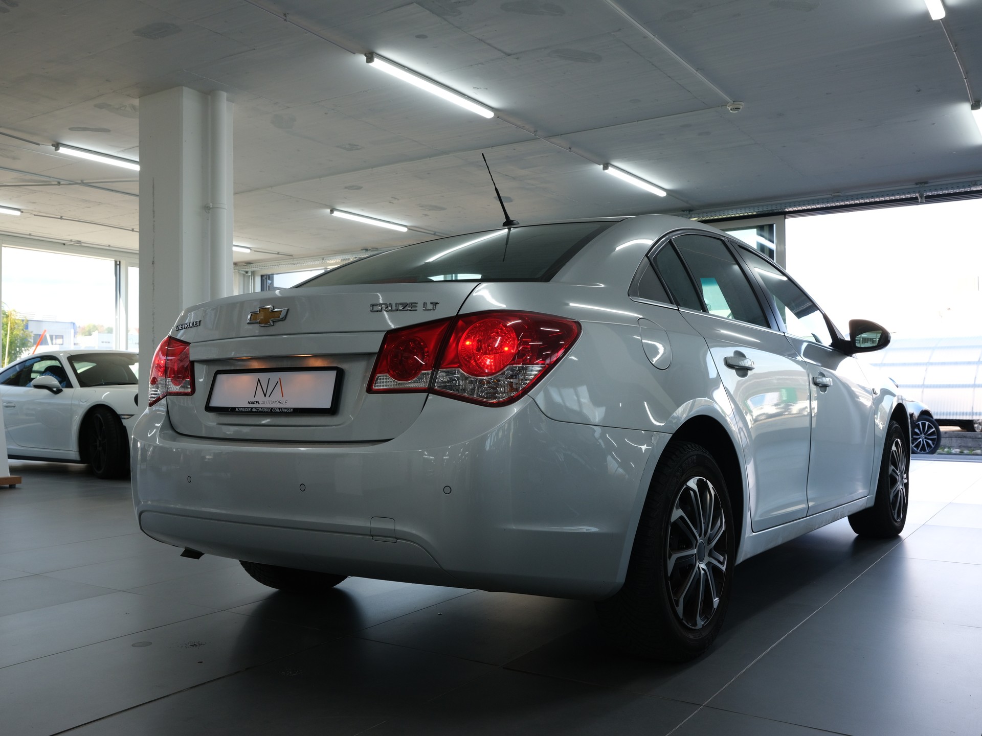 CHEVROLET Cruze 1.8 100 Edition-showroom-element-2