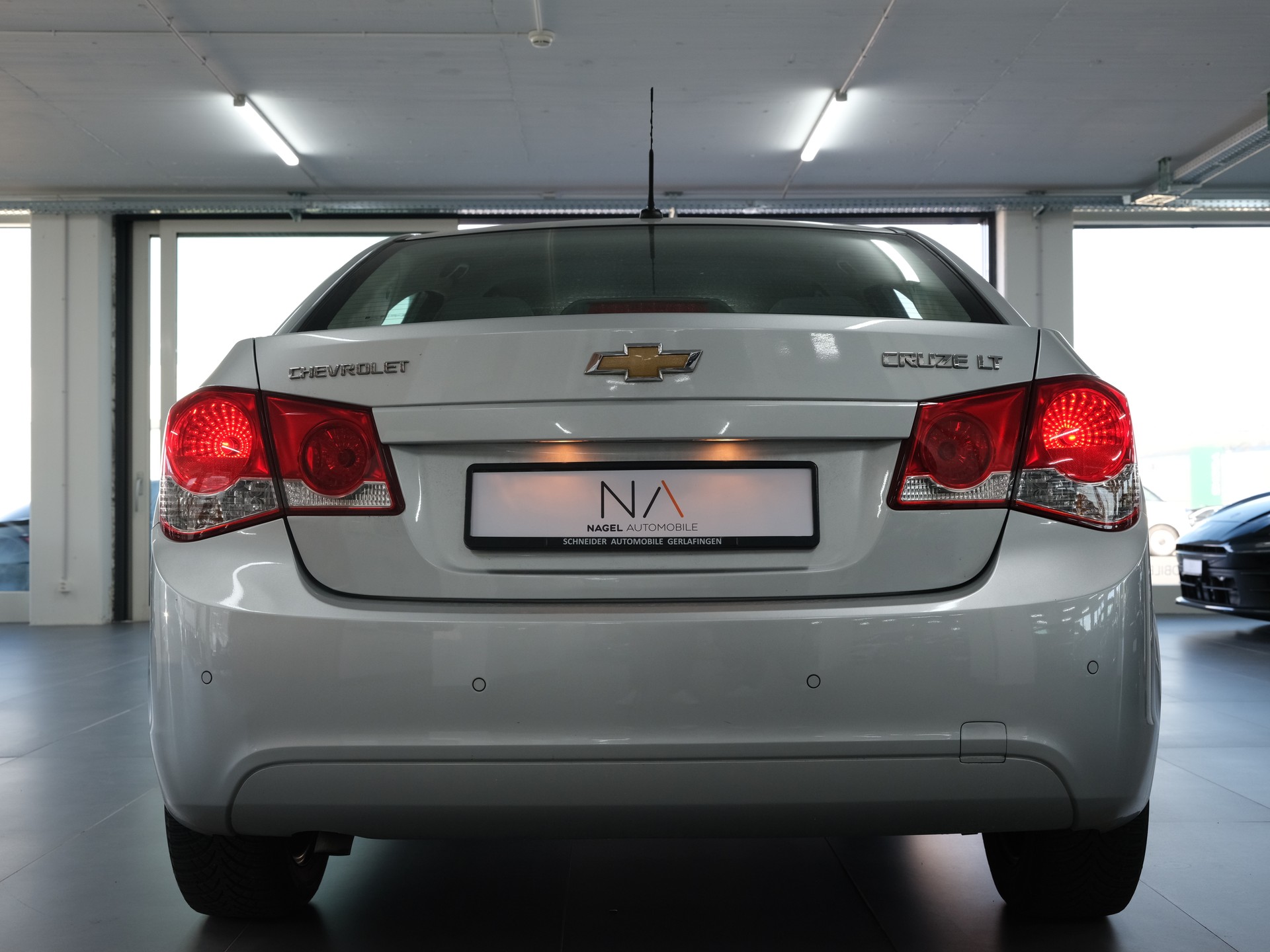 CHEVROLET Cruze 1.8 100 Edition-showroom-element-3