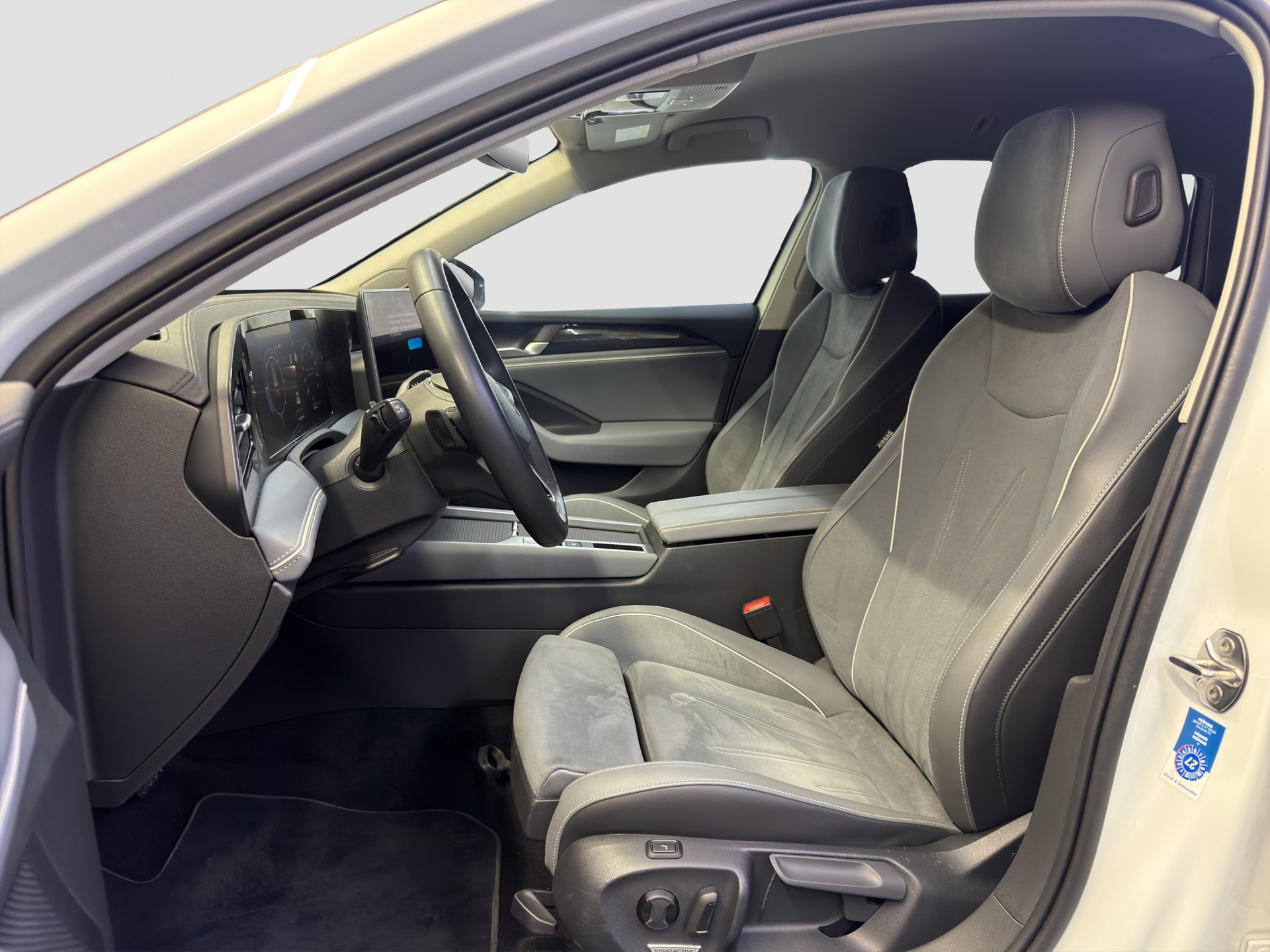 VW Passat Variant 2.0 TDI evo Business DSG-image-11